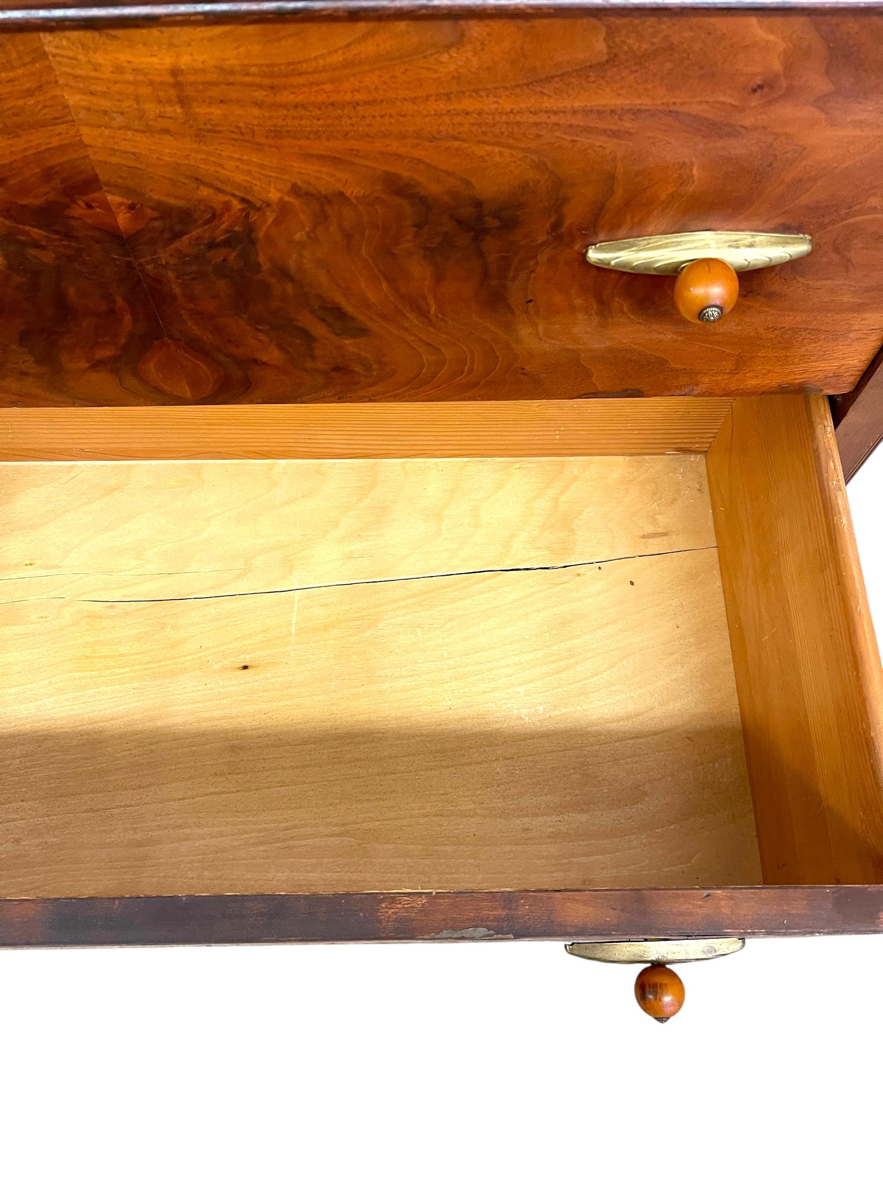 Antico comò Art Deco con maniglie in bachelite e ottone in vendita 4