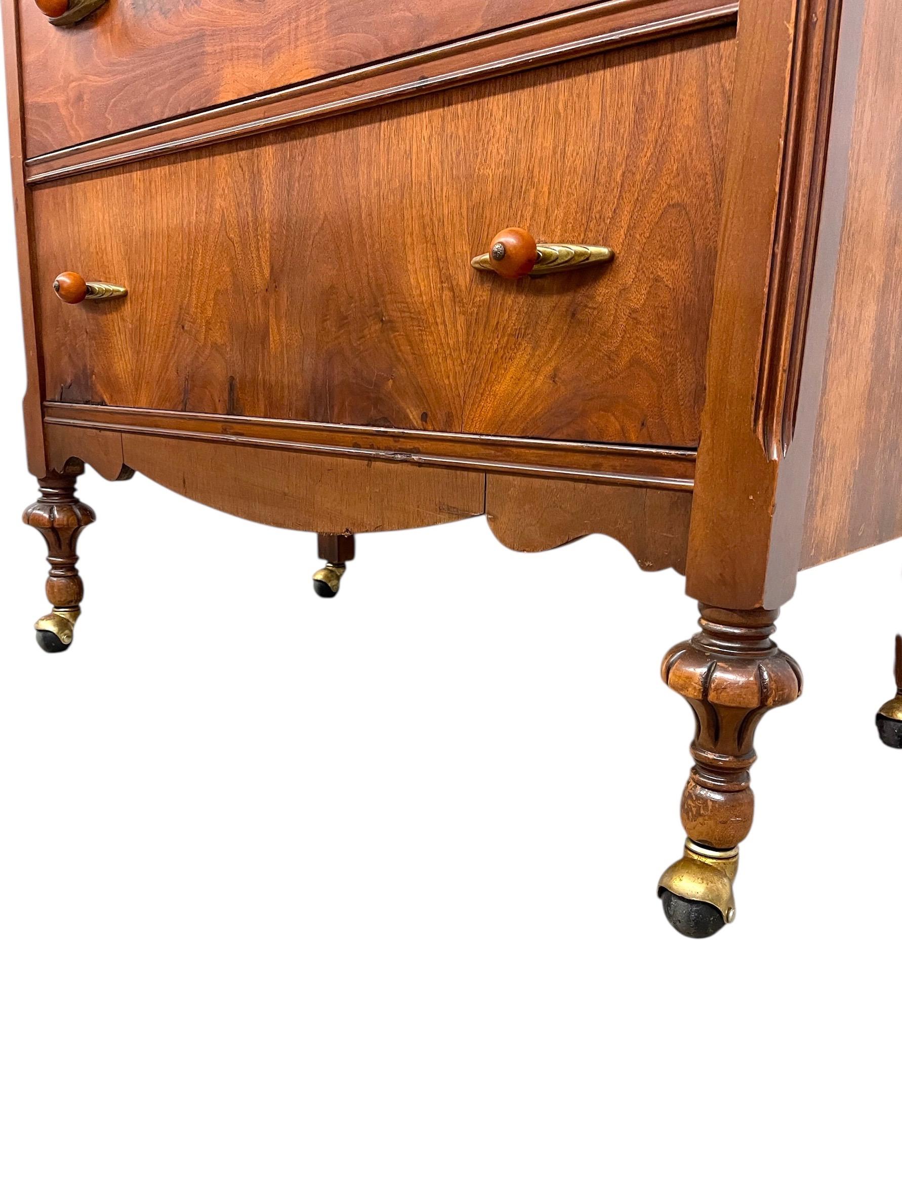 Antico comò Art Deco con maniglie in bachelite e ottone in vendita 1