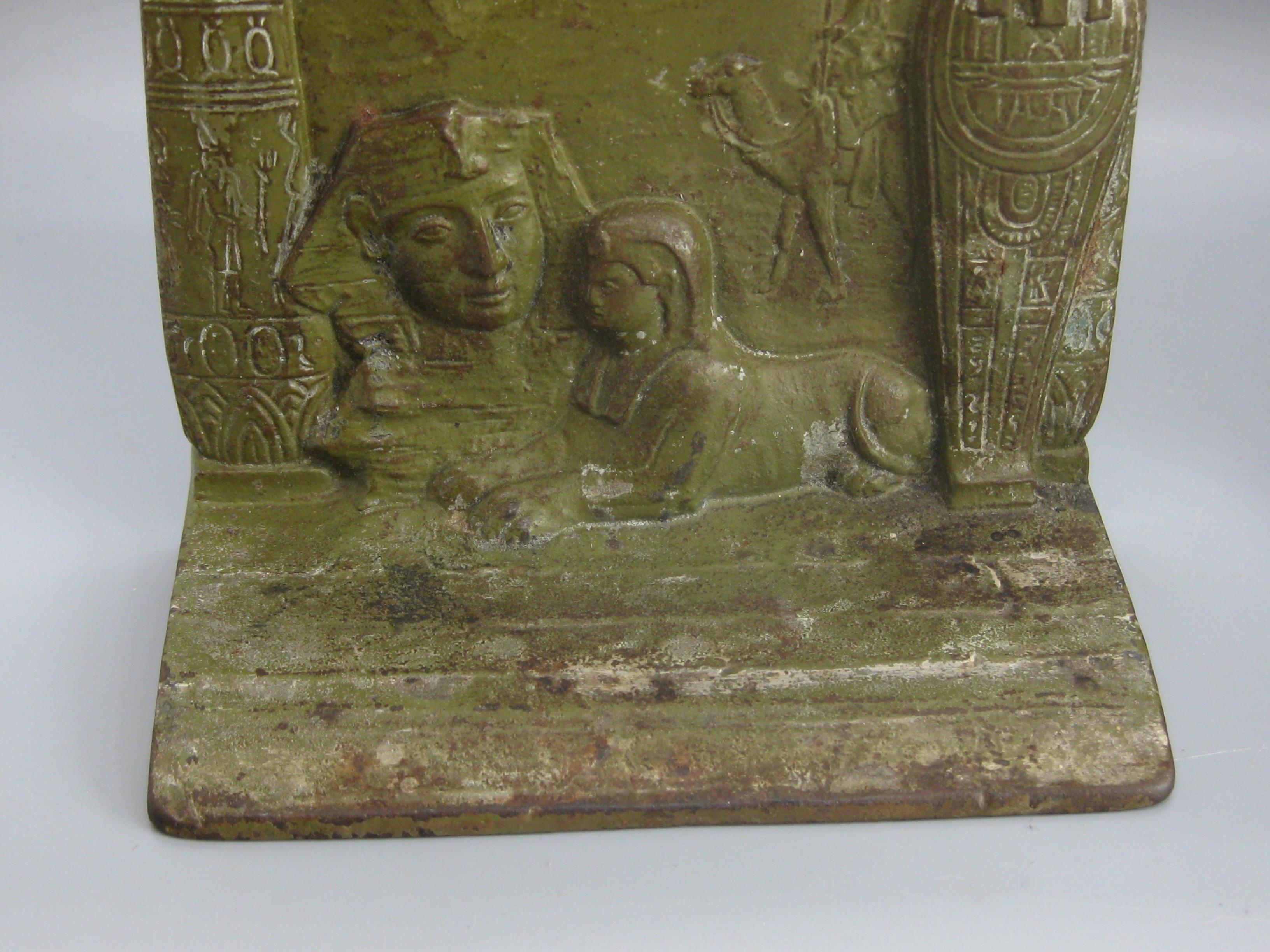 Serre-livres Art Déco ancien de style néo-égyptien Judd n° 9900 en fonte embossée sphinx en vente 4