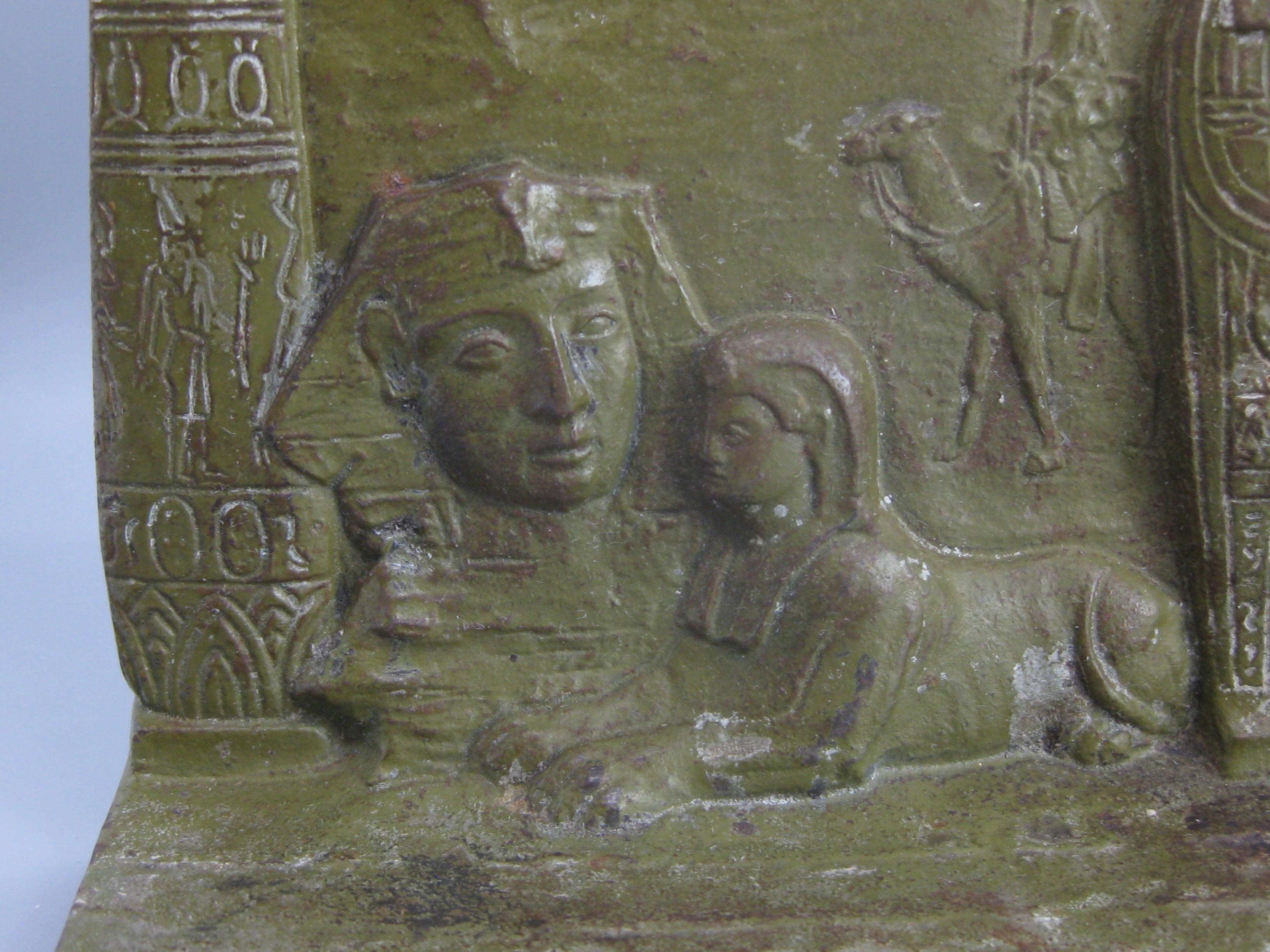 Serre-livres Art Déco ancien de style néo-égyptien Judd n° 9900 en fonte embossée sphinx en vente 7