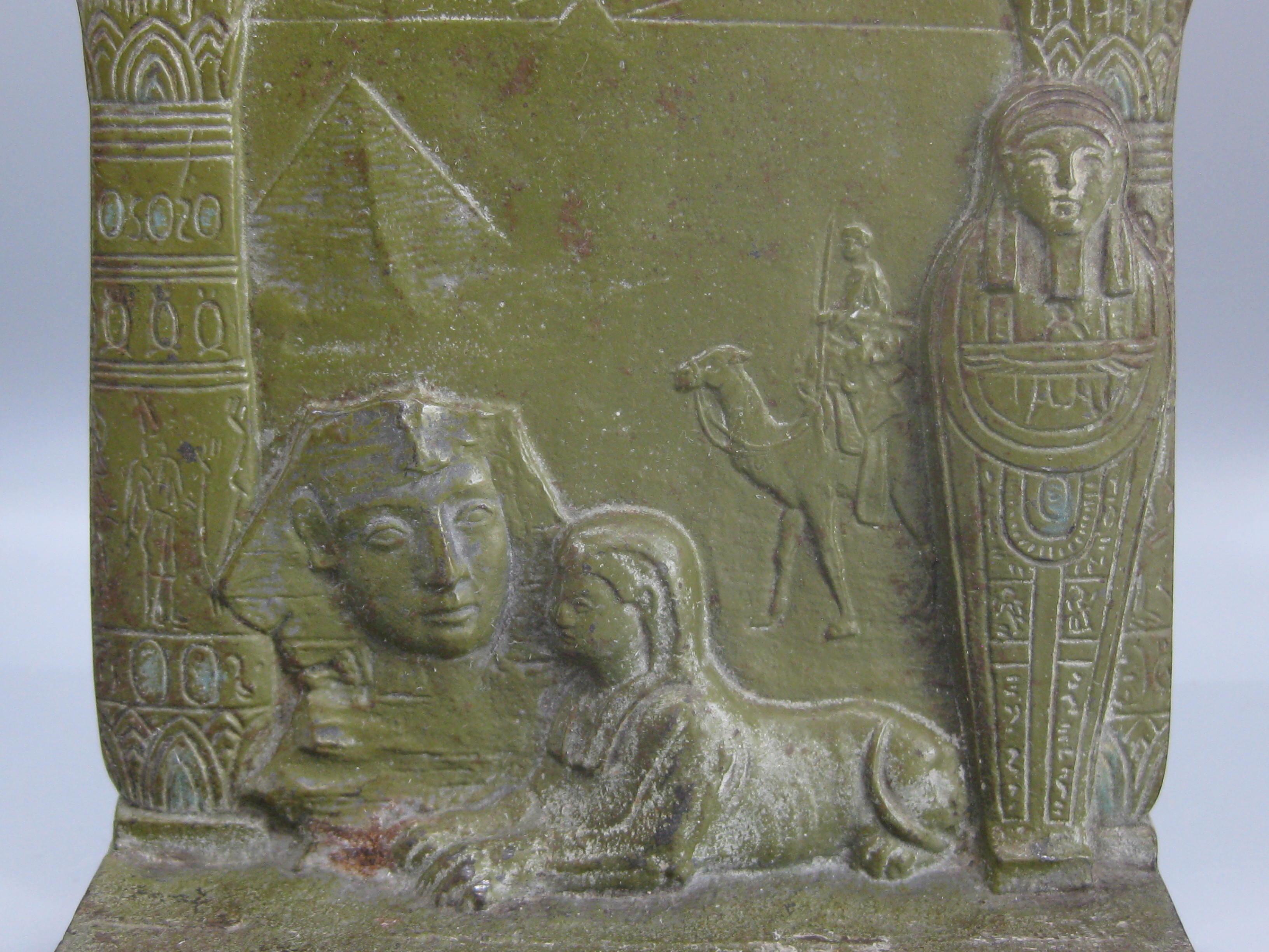 Fer Serre-livres Art Déco ancien de style néo-égyptien Judd n° 9900 en fonte embossée sphinx en vente