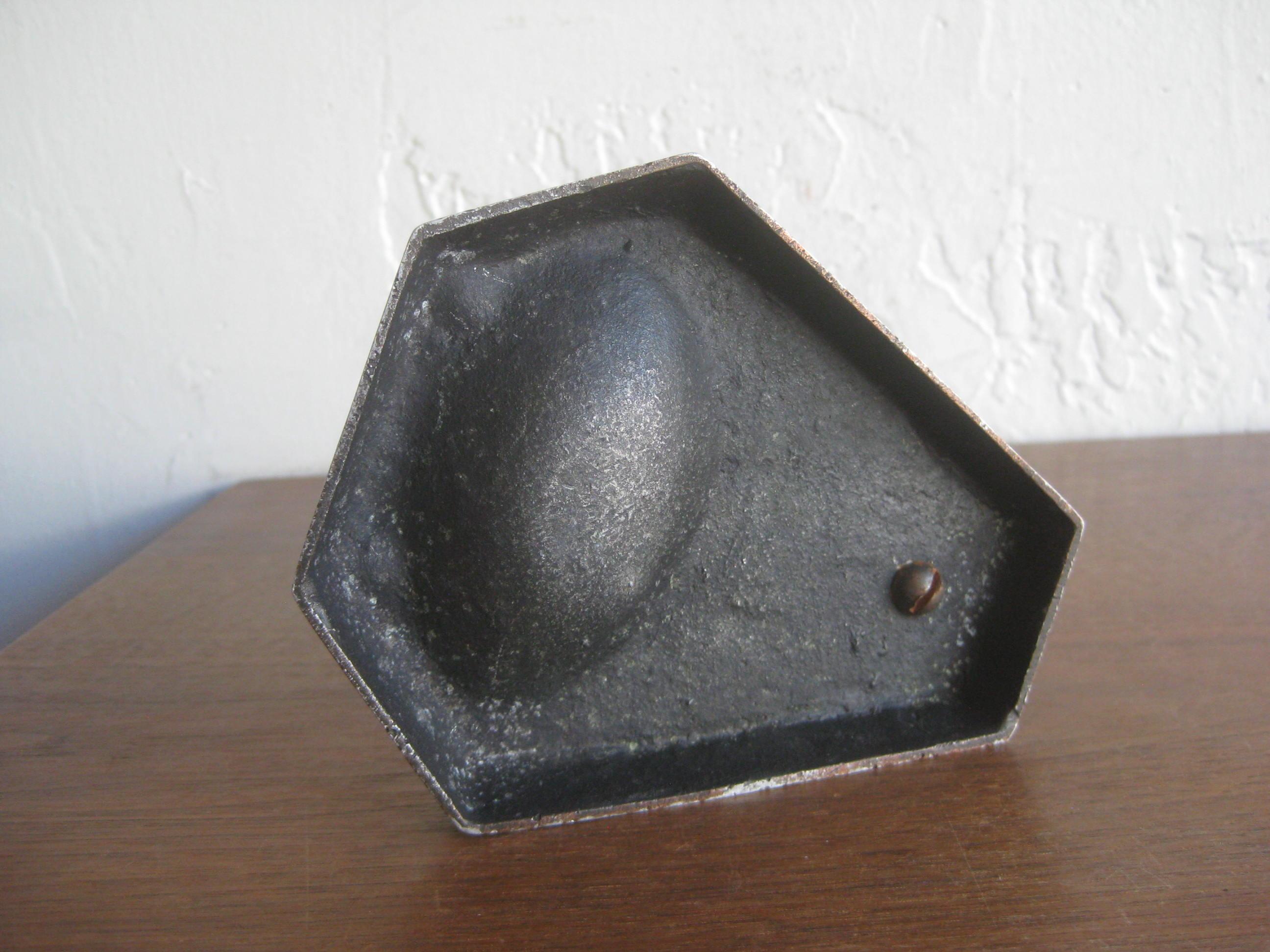 Antique Art Deco Egyptian Revival Pharaoh Figural Aluminum Statue Ashtray 6