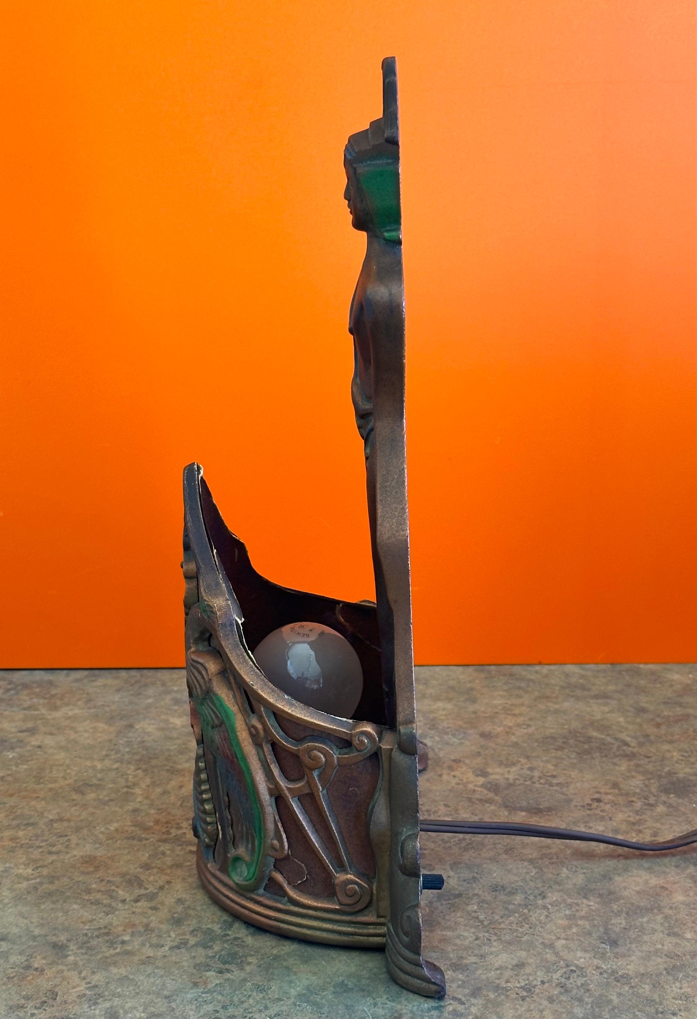 Antike Art-Déco-Tischlampe aus Bronze im ägyptischen Revival-Stil von Reiser Lamp Co. im Angebot 4