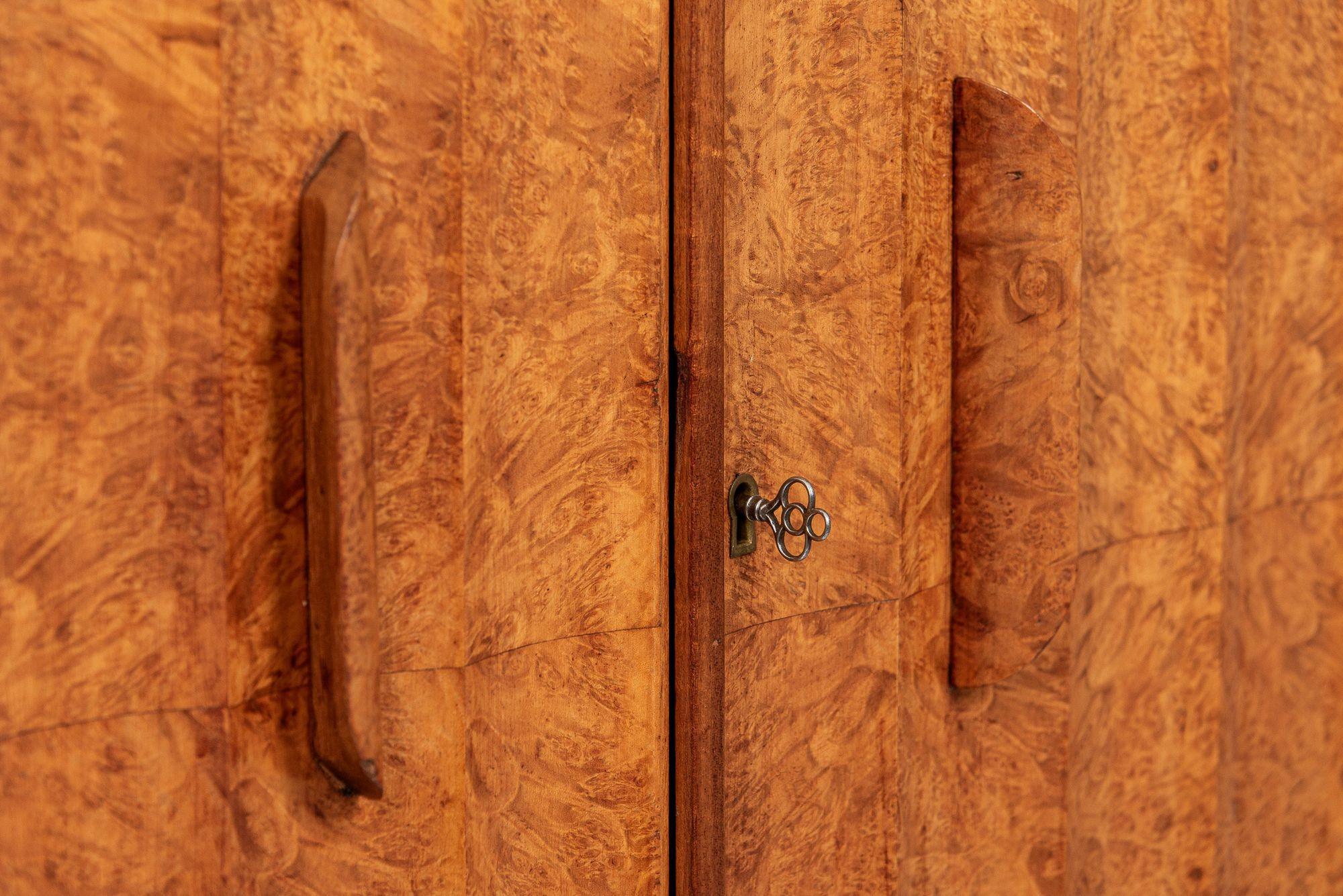 Antiguo mueble bar o aparador Art Decó de madera de olmo Años 30 4