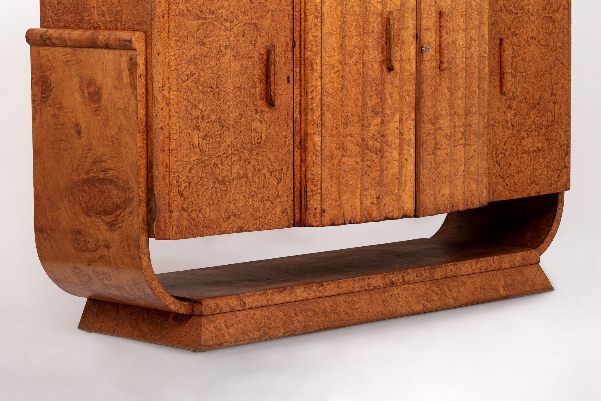 Antiguo mueble bar o aparador Art Decó de madera de olmo Años 30 mediados del siglo XX
