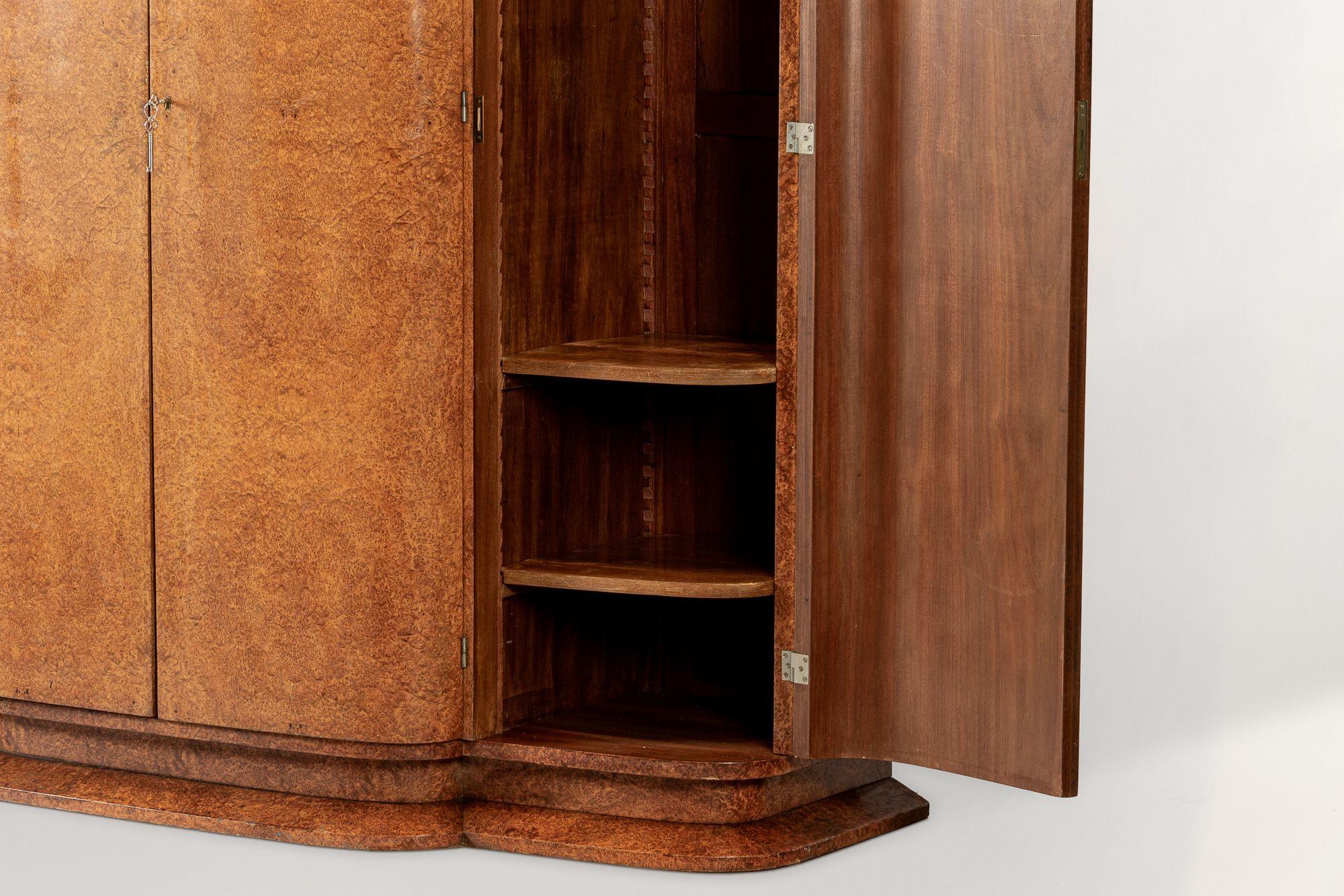 Antique Art Deco Elm Wood Mirror Armoire Cabinet, 1940s en vente 4