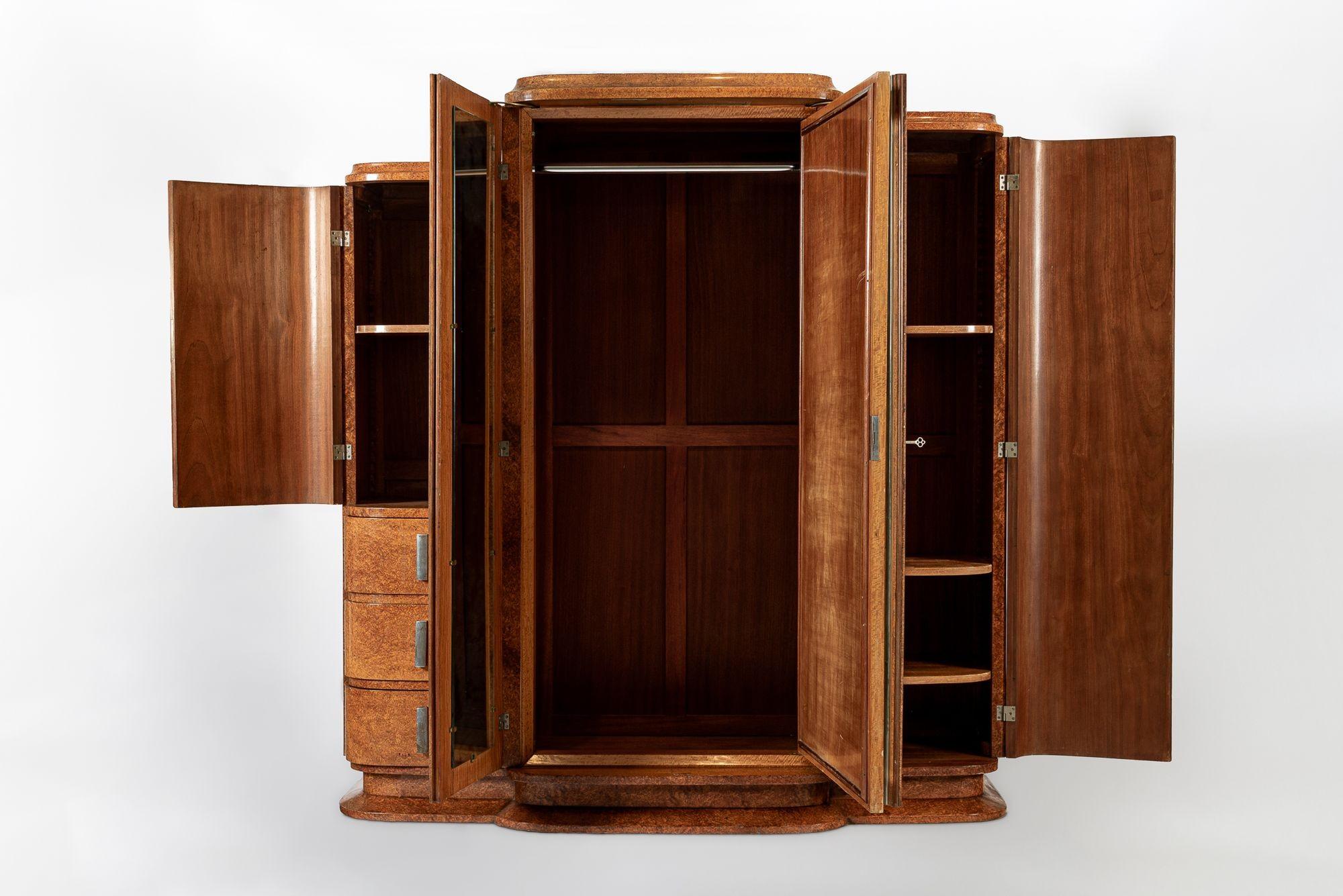 Antique Art Deco Elm Wood Mirror Armoire Cabinet, 1940s Bon état - En vente à Detroit, MI