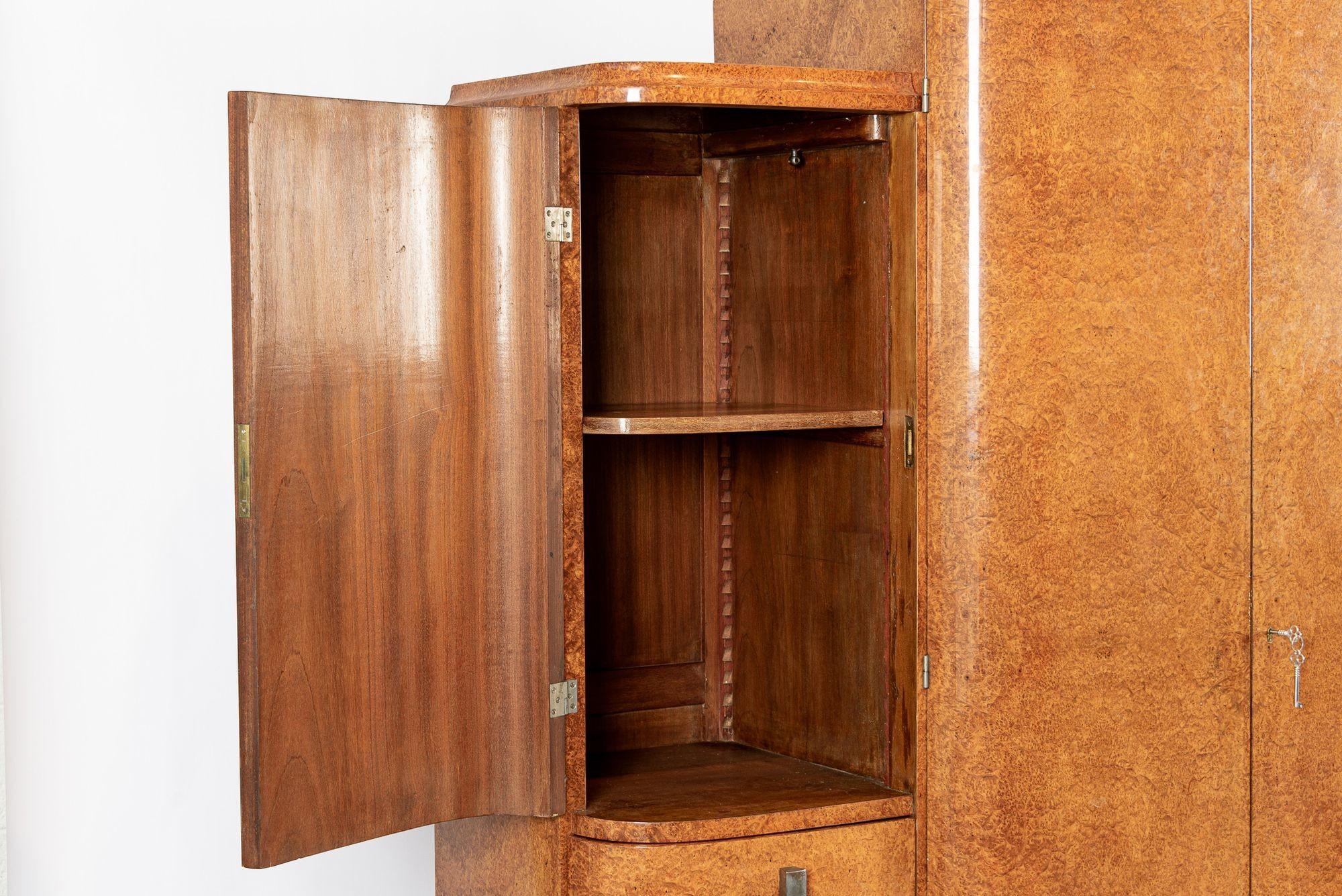 Métal Antique Art Deco Elm Wood Mirror Armoire Cabinet, 1940s en vente