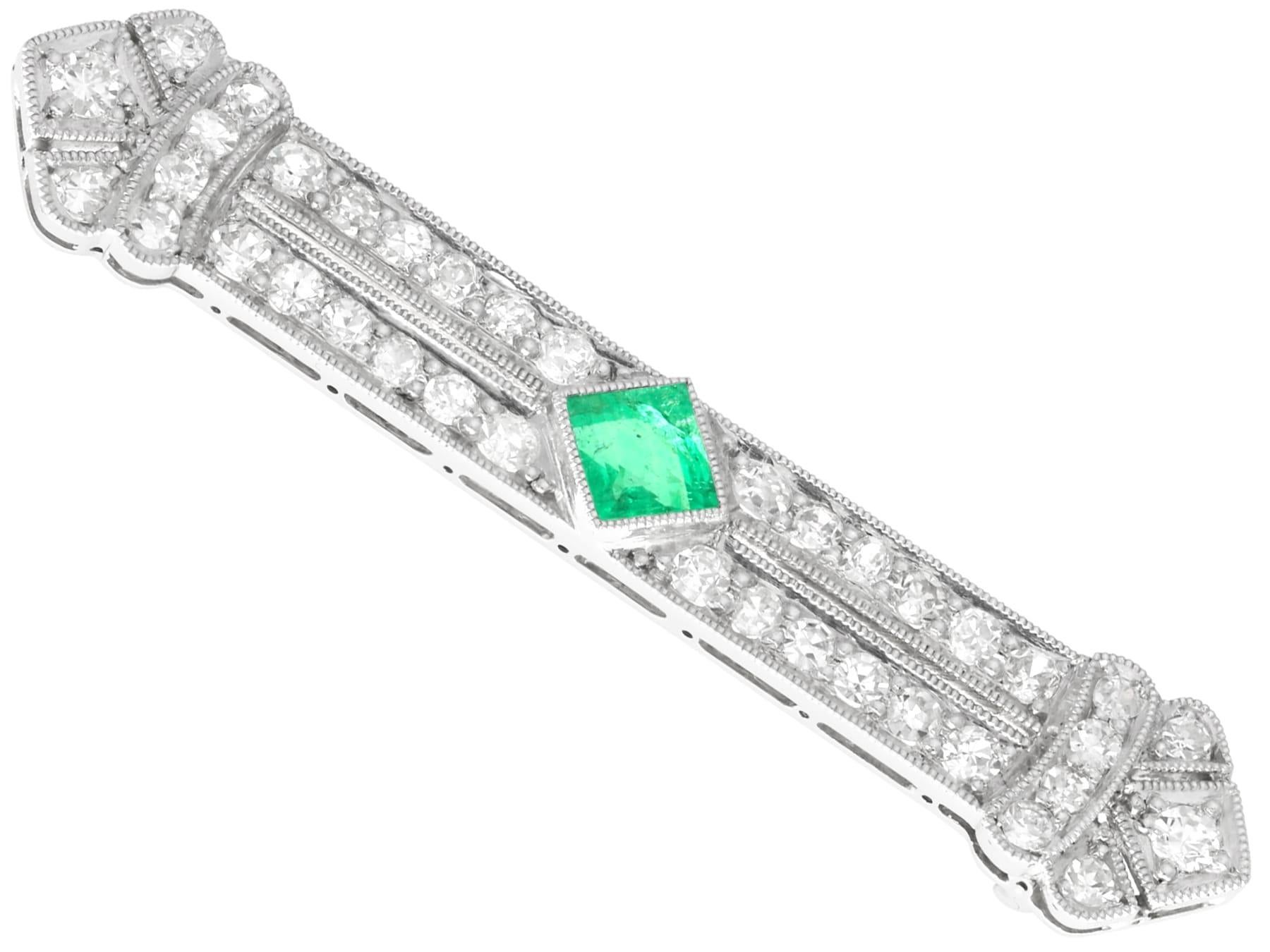 Antique Art Deco Emerald and 1.29 Carat Diamond Platinum Brooch In Excellent Condition For Sale In Jesmond, Newcastle Upon Tyne