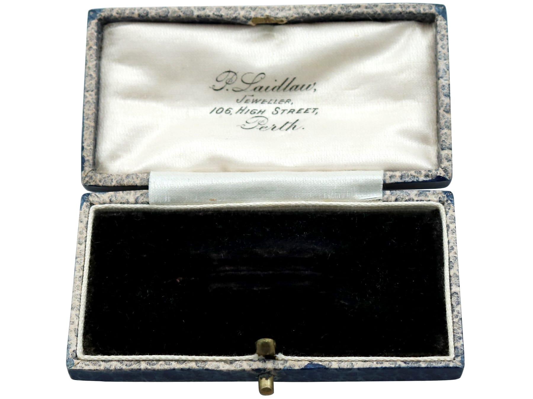 Antique Art Deco Emerald and 1.29 Carat Diamond Platinum Brooch For Sale 4
