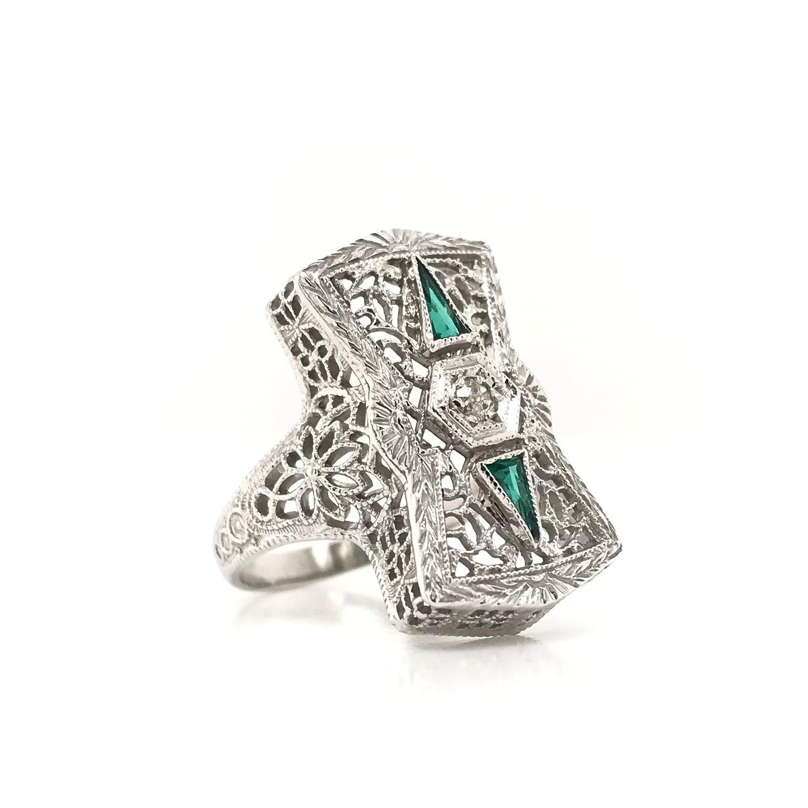 Antique Art Deco Emerald and Diamond Filigree Ring For Sale 1