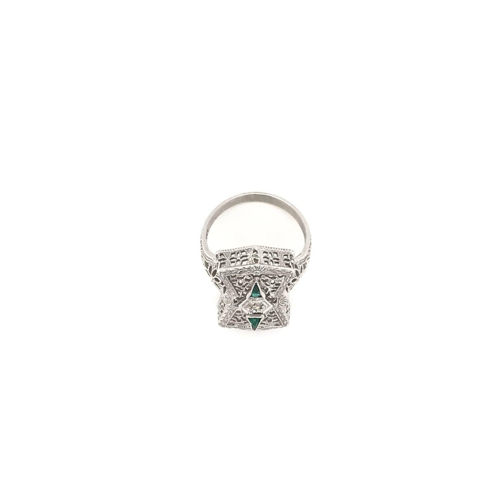 Antique Art Deco Emerald and Diamond Filigree Ring For Sale 2