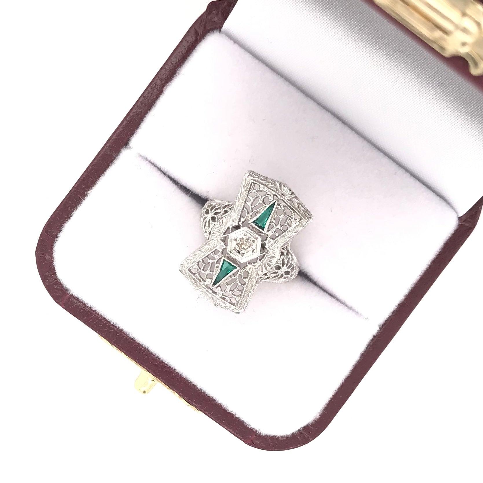 Antique Art Deco Emerald and Diamond Filigree Ring For Sale 4