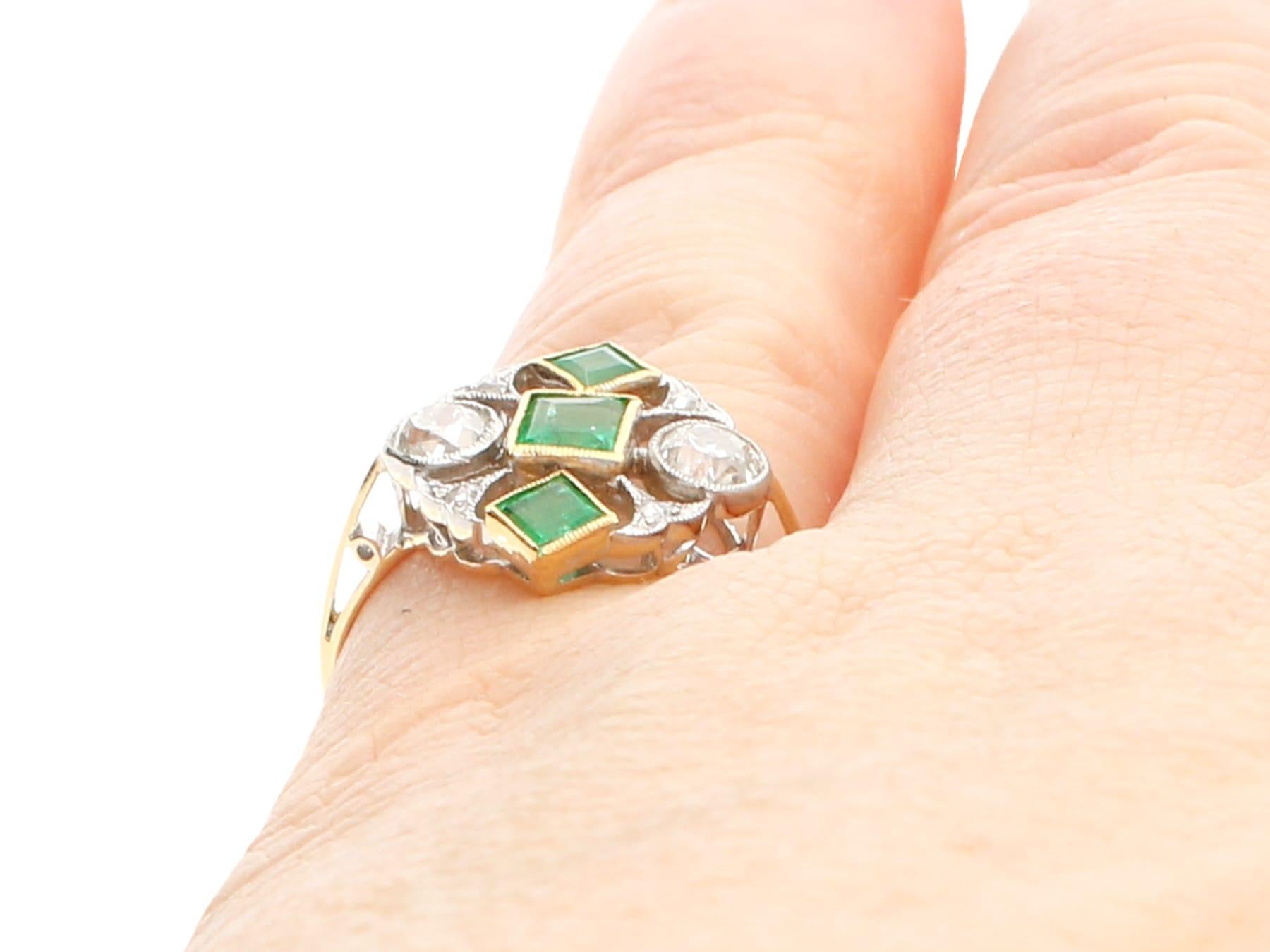 Antique Art Deco Emerald and Diamond Yellow Gold Cocktail Ring, circa 1920 For Sale 2