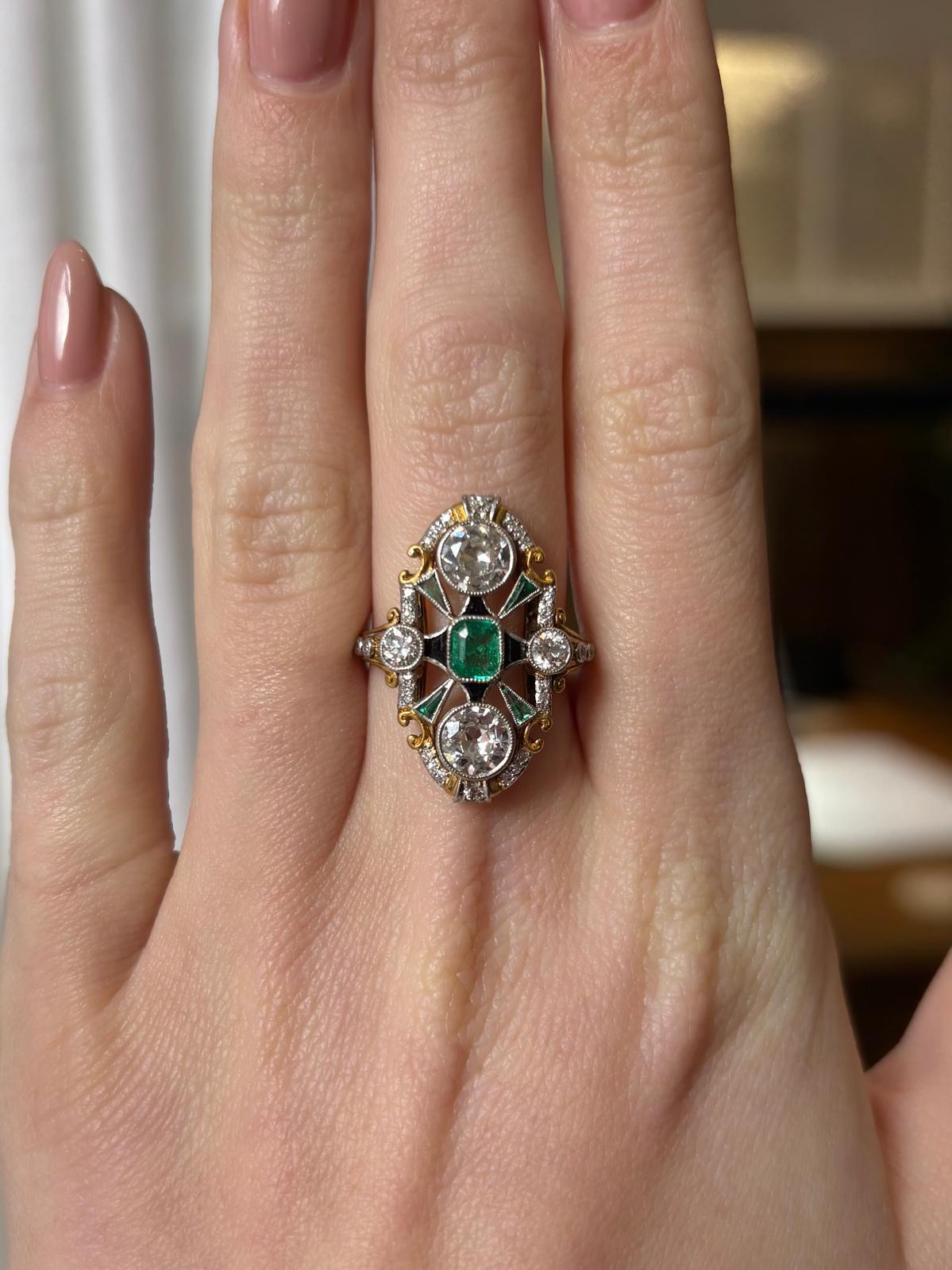 Bague Art déco ancienne en or 18 carats et platine, émeraude, onyx et diamants taille ancienne en vente 1