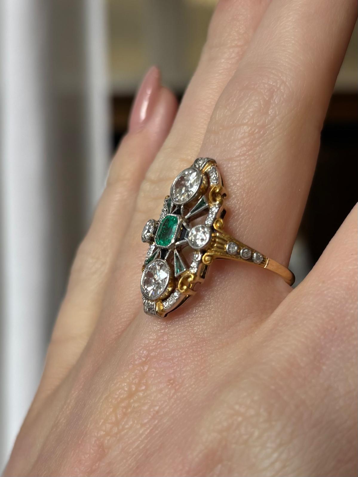 Bague Art déco ancienne en or 18 carats et platine, émeraude, onyx et diamants taille ancienne en vente 3
