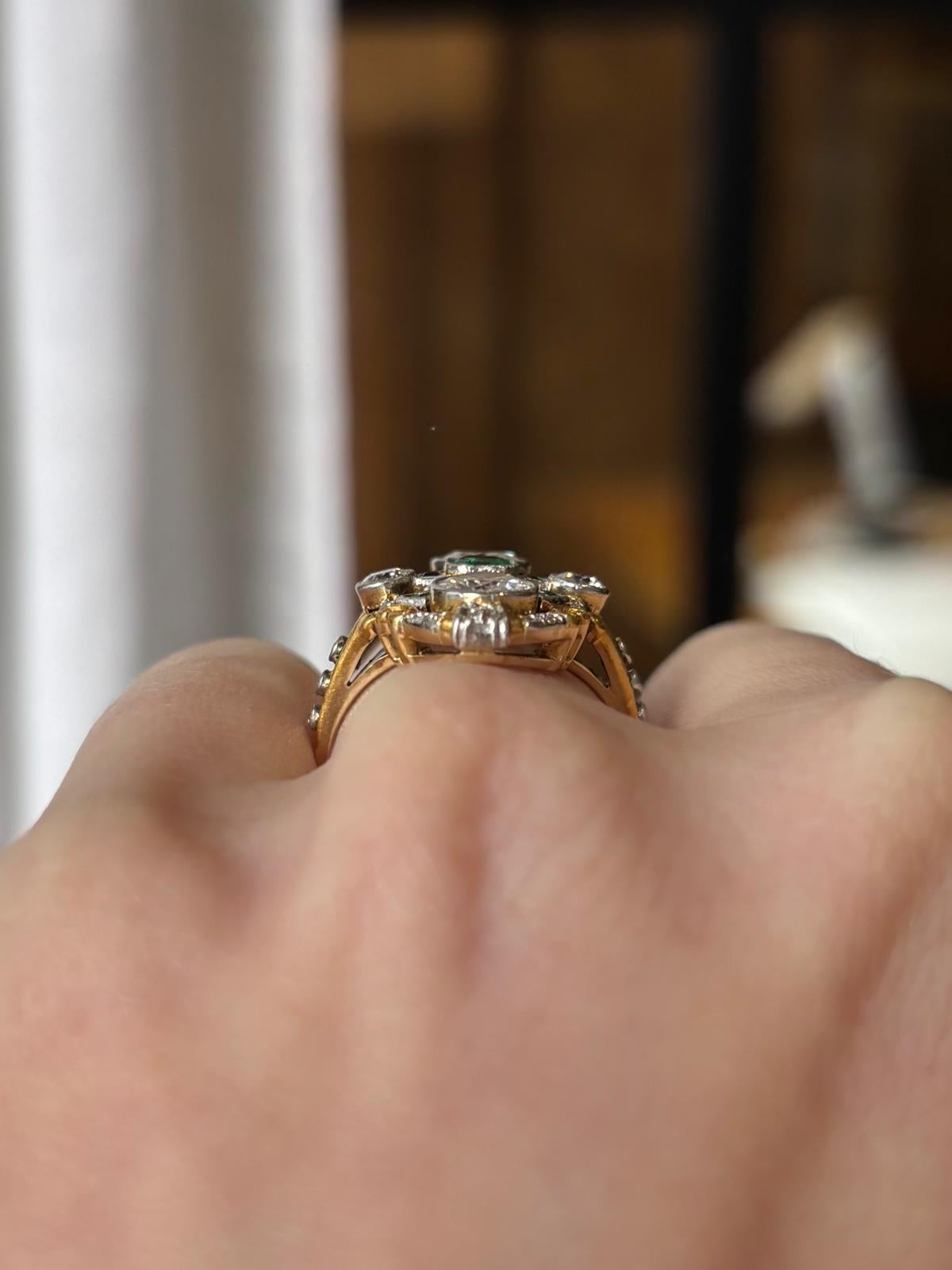 Bague Art déco ancienne en or 18 carats et platine, émeraude, onyx et diamants taille ancienne en vente 4