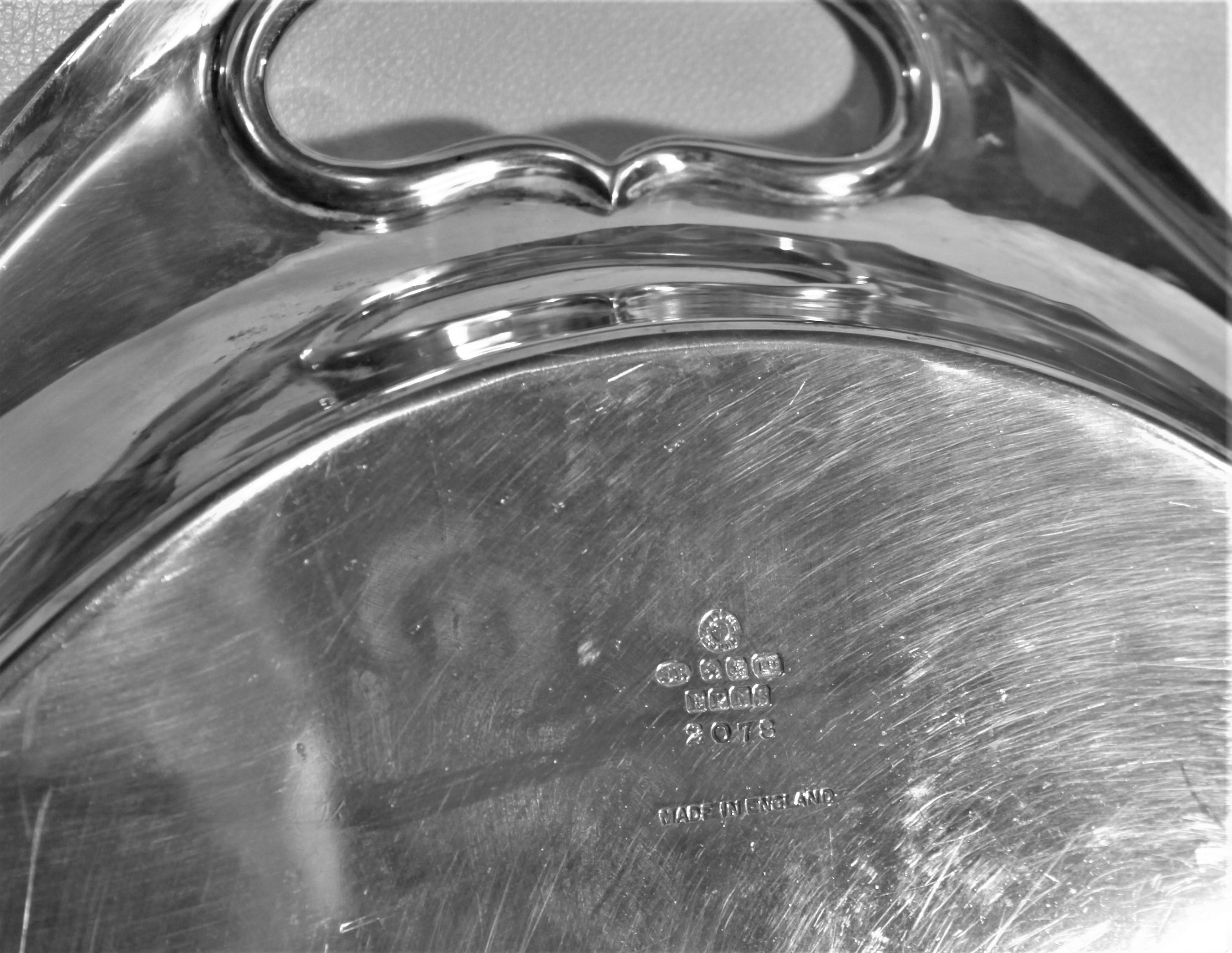 Antigua bandeja ovalada Art Decó inglesa plateada para servir Latón en venta