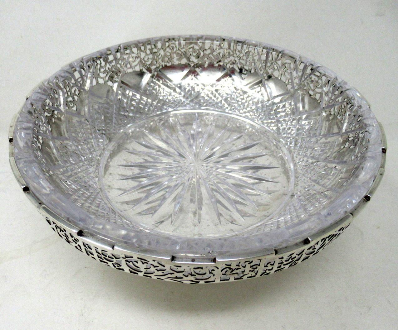 Antike englische Obstschale aus Sterlingsilber mit geschliffenem Kristall im Art déco-Stil 1924 (Gegossen) im Angebot