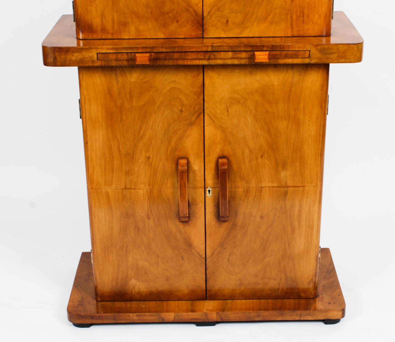 Début du 20ème siècle Antiquité Art Deco Arte Antiques Manner Burr Walnut Cocktail Cabinet Dry Bar 1920s en vente