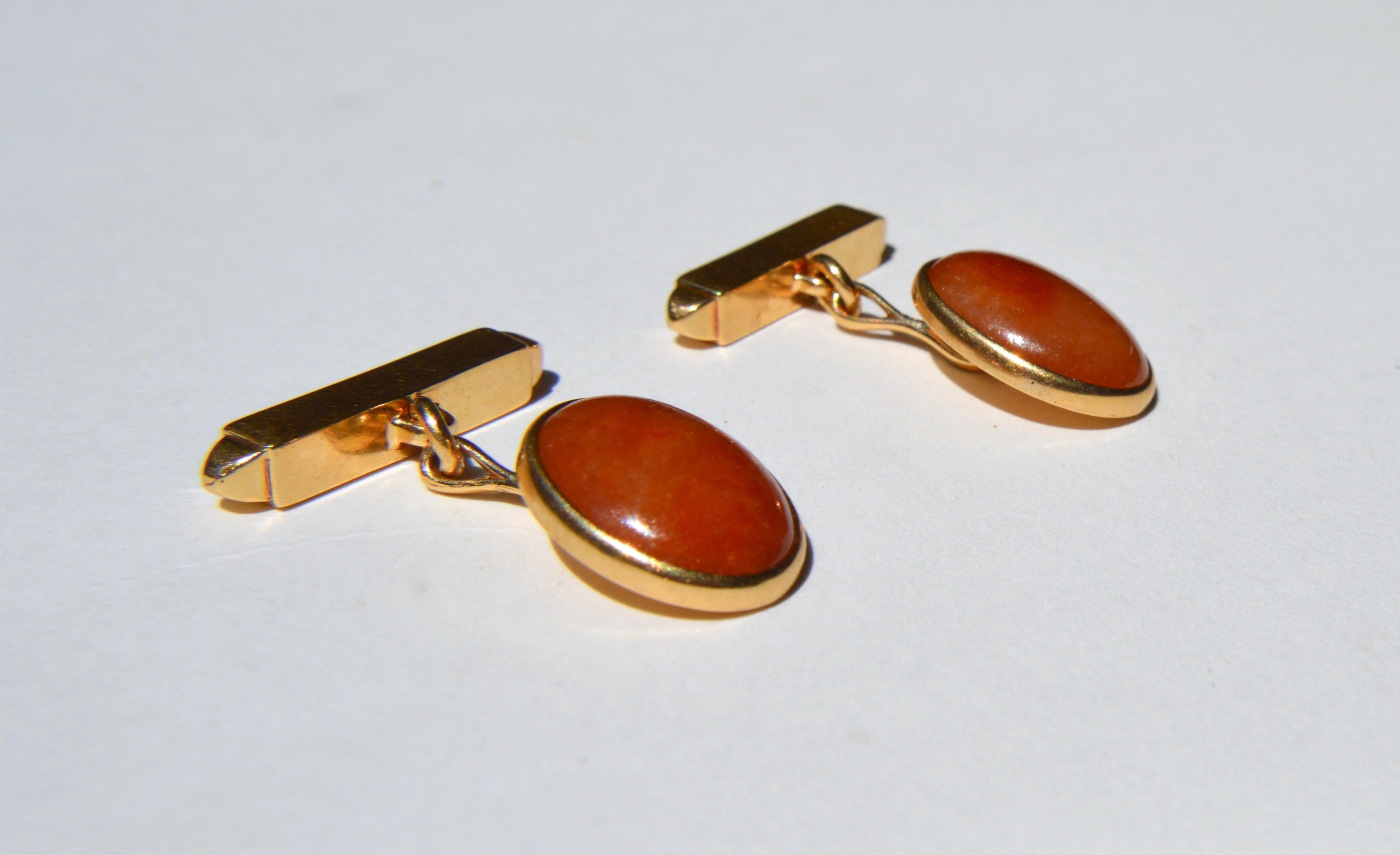 Beautiful Art Deco era circa 1920s 14K yellow gold carnelian cabochon cufflinks. 
Marked as 14K. In very good condition. Cabochons measure 15x12mm. 

A stabilizing stone, Carnelian restores vitality and motivation, and stimulates creativity.  It