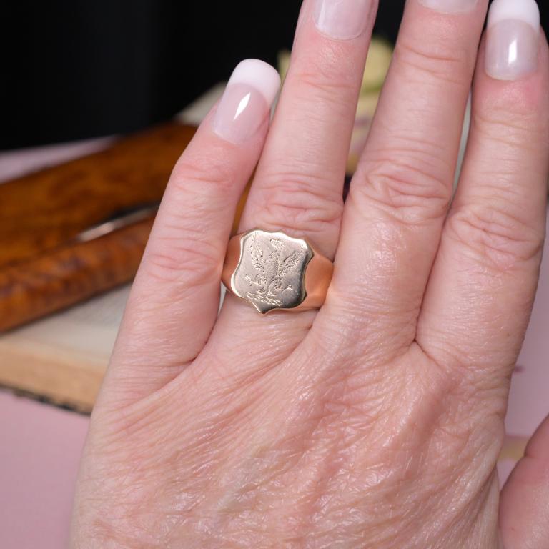 Superb antique (almost) Art Deco era 18ct rose gold intaglio ring with a ‘Heraldic Eagle’ symbolising strength and courage and quite often associated with military prowess and leadership.

Of heavy and solid craftsmanship weighing a very substantial