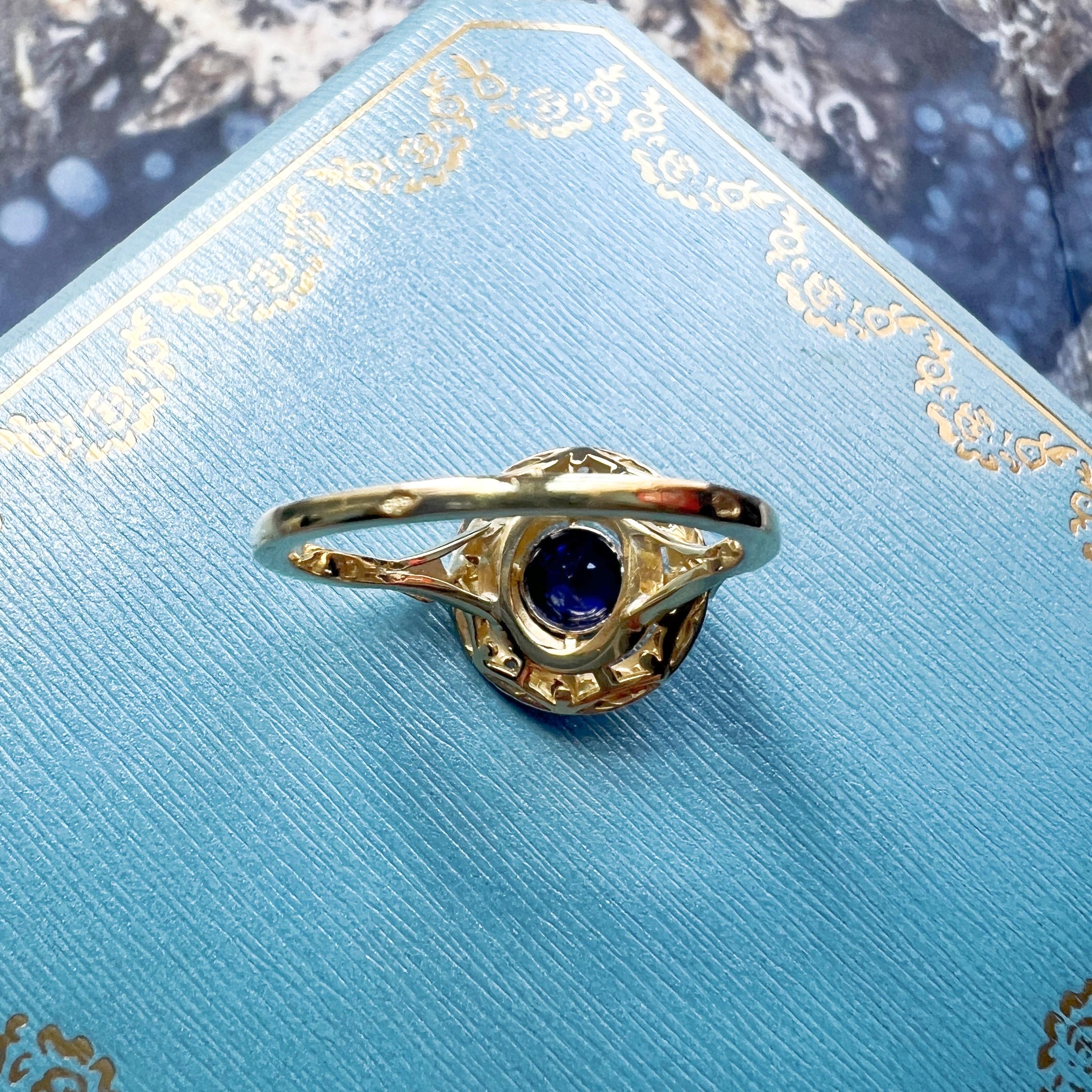 Antique Art Deco era 18K gold diamond blue sapphire ring For Sale 5