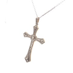 Pendentif croix en filigrane avec diamants taillés en rose, époque Arte Antiques