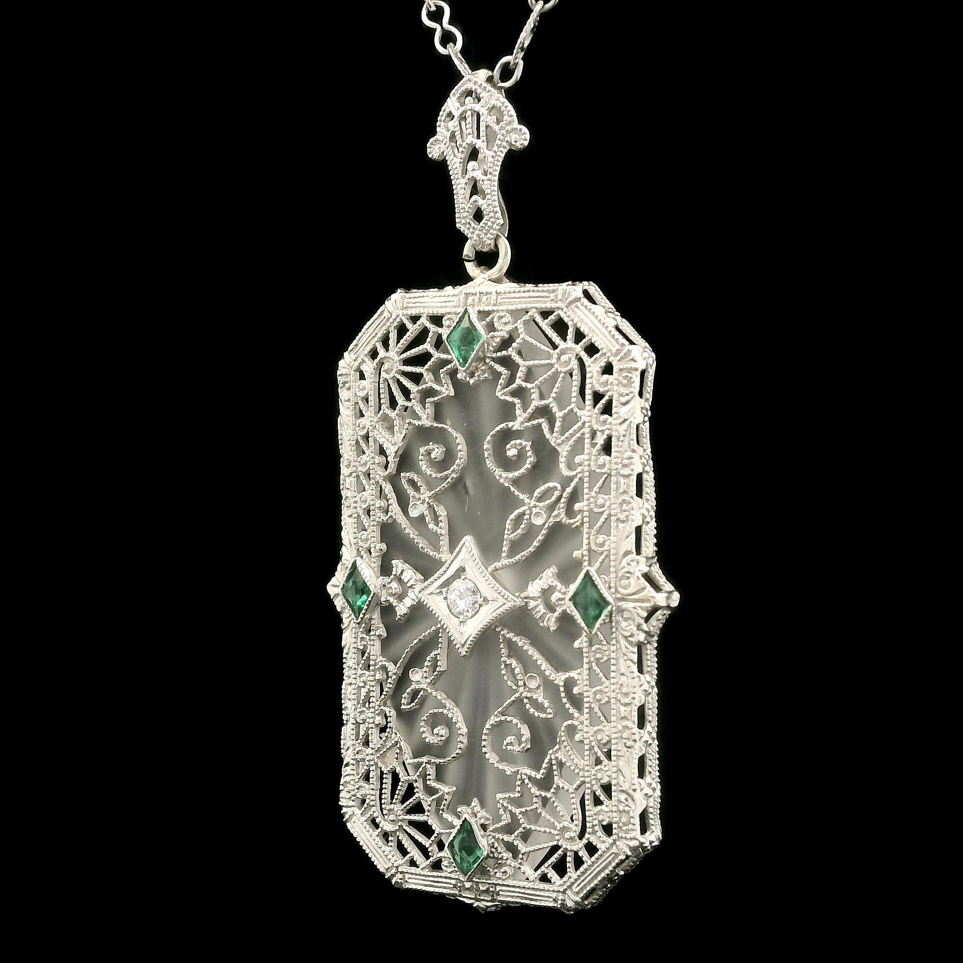 Art déco Collier Chaîne de pendentifs en verre filigrané, or blanc camphre, Arte Antiques Art Deco en vente