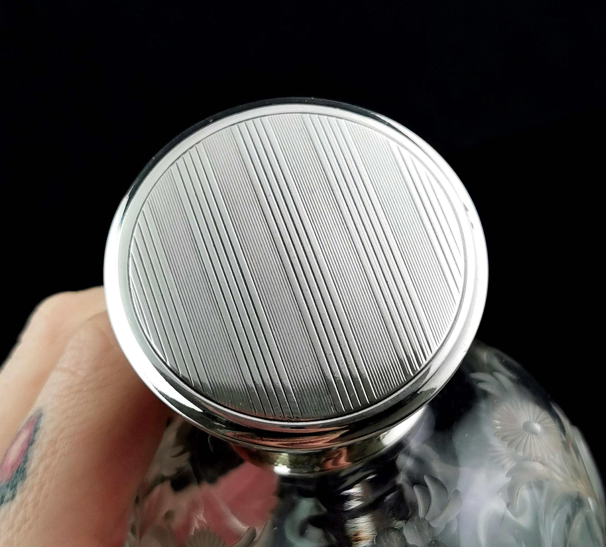 Antiguo frasco de perfume de vidrio grabado Art Decó, Plata de ley, Floral en venta 3