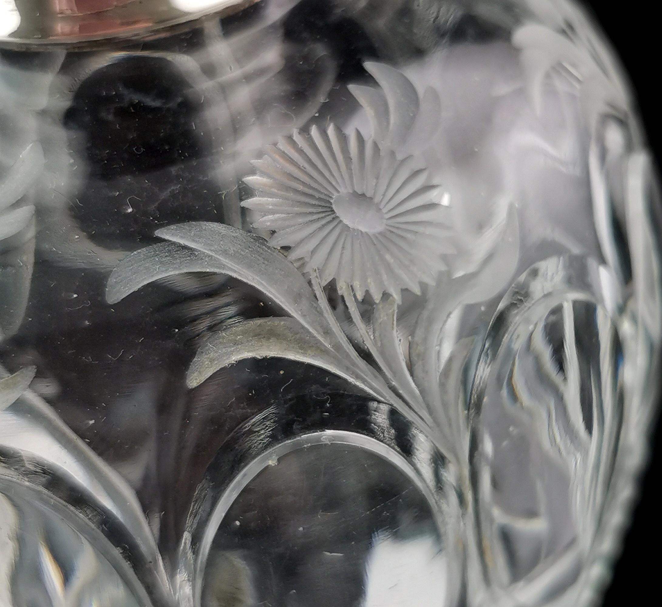 20ième siècle Antique flacon de parfum Art Déco en verre gravé, argent sterling, fleuri  en vente
