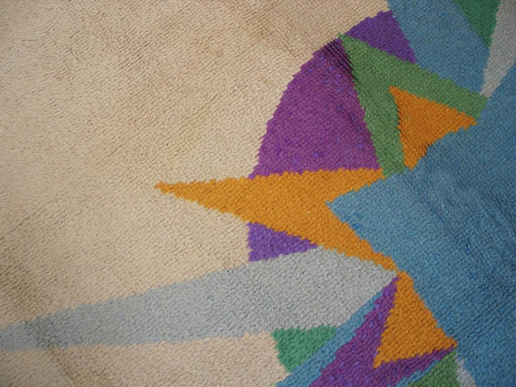 Wool Mid 20th Century Round European Art Deco Carpet ( 8'5 R - 257 R ) For Sale