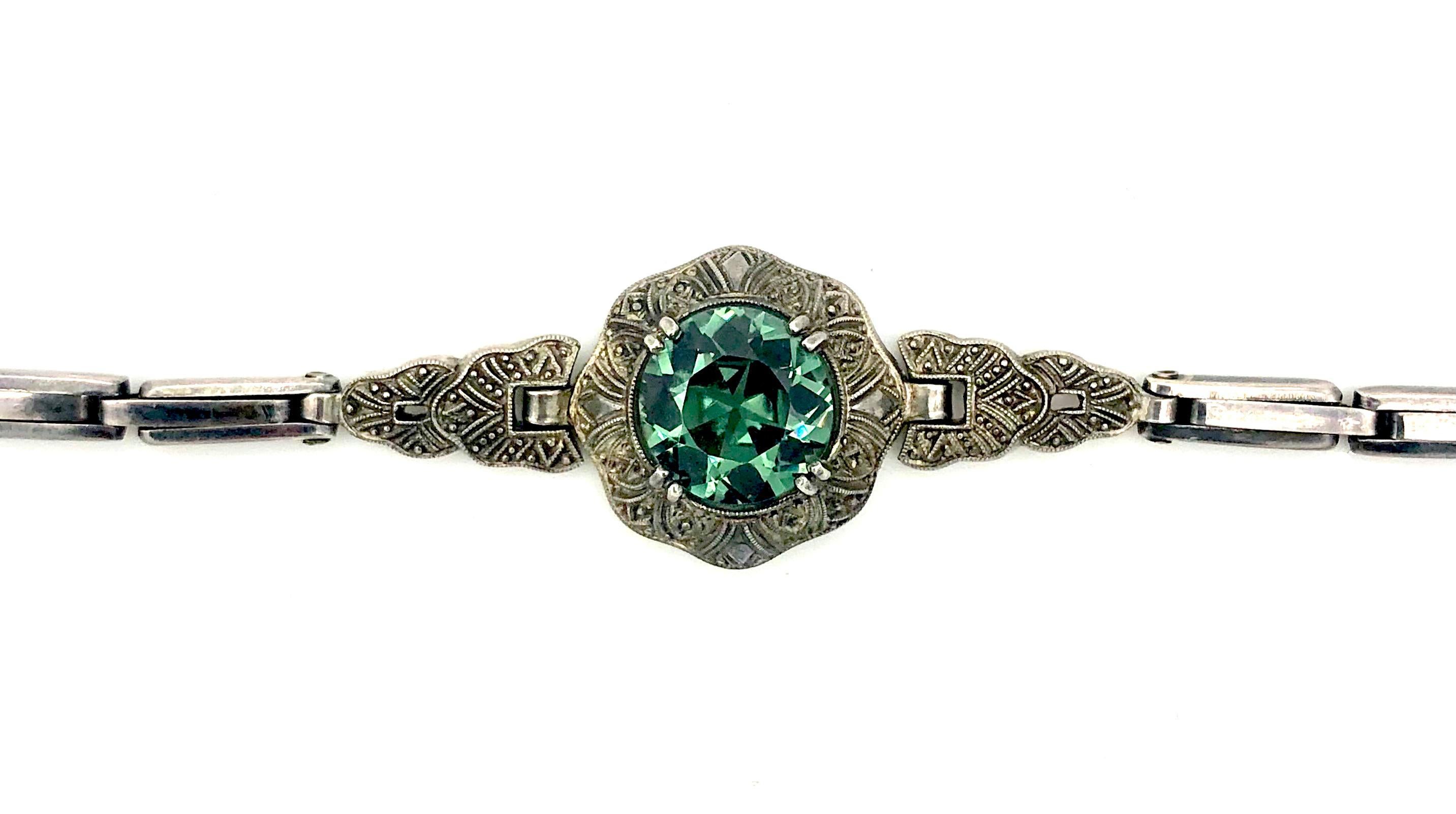 Antique Art Deco Fexible Link Bracelet Sterling Silver Green Glass In Good Condition For Sale In Munich, Bavaria