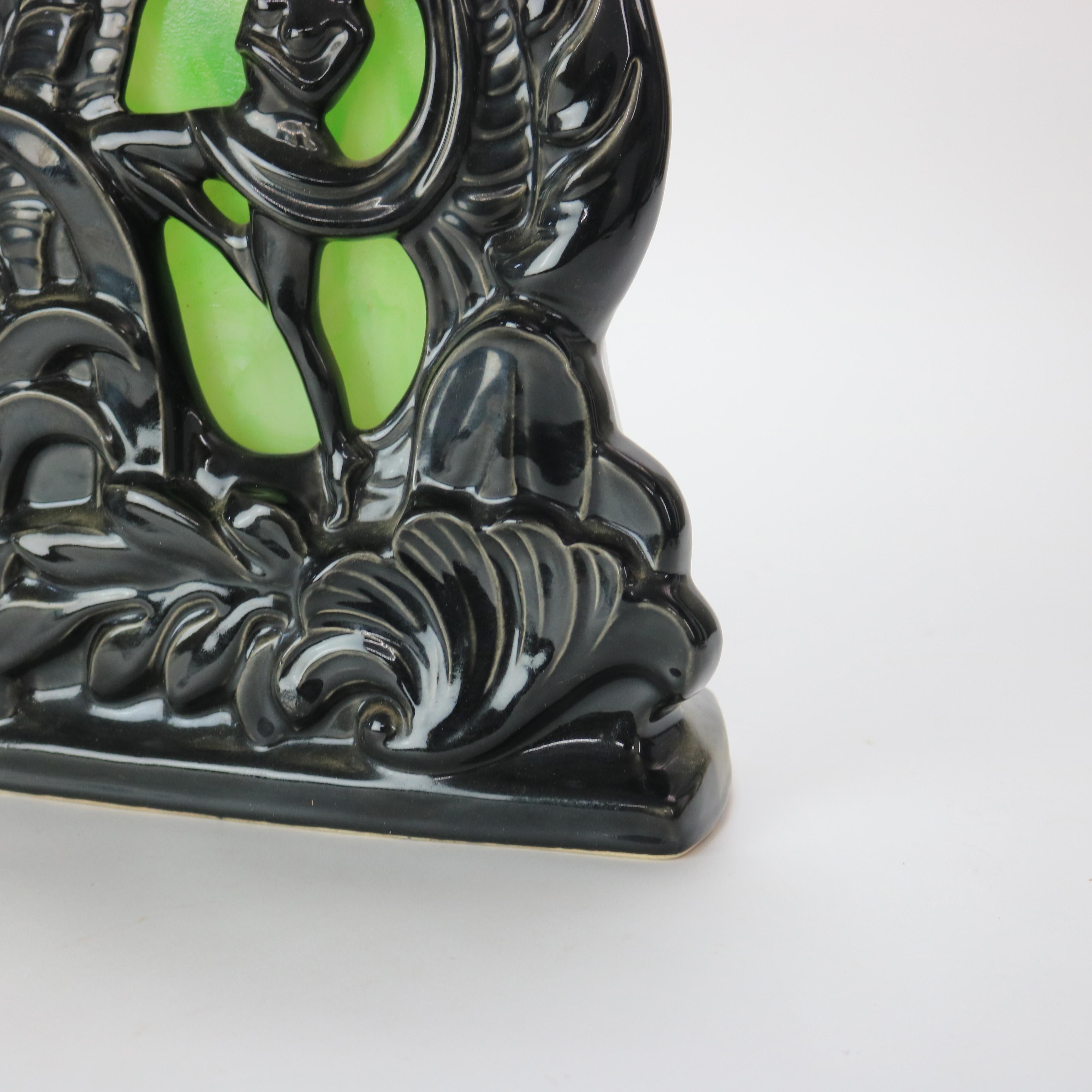 Américain Lampe de table ancienne Art Deco Figural Pottery and Slag Glass C1930 en vente