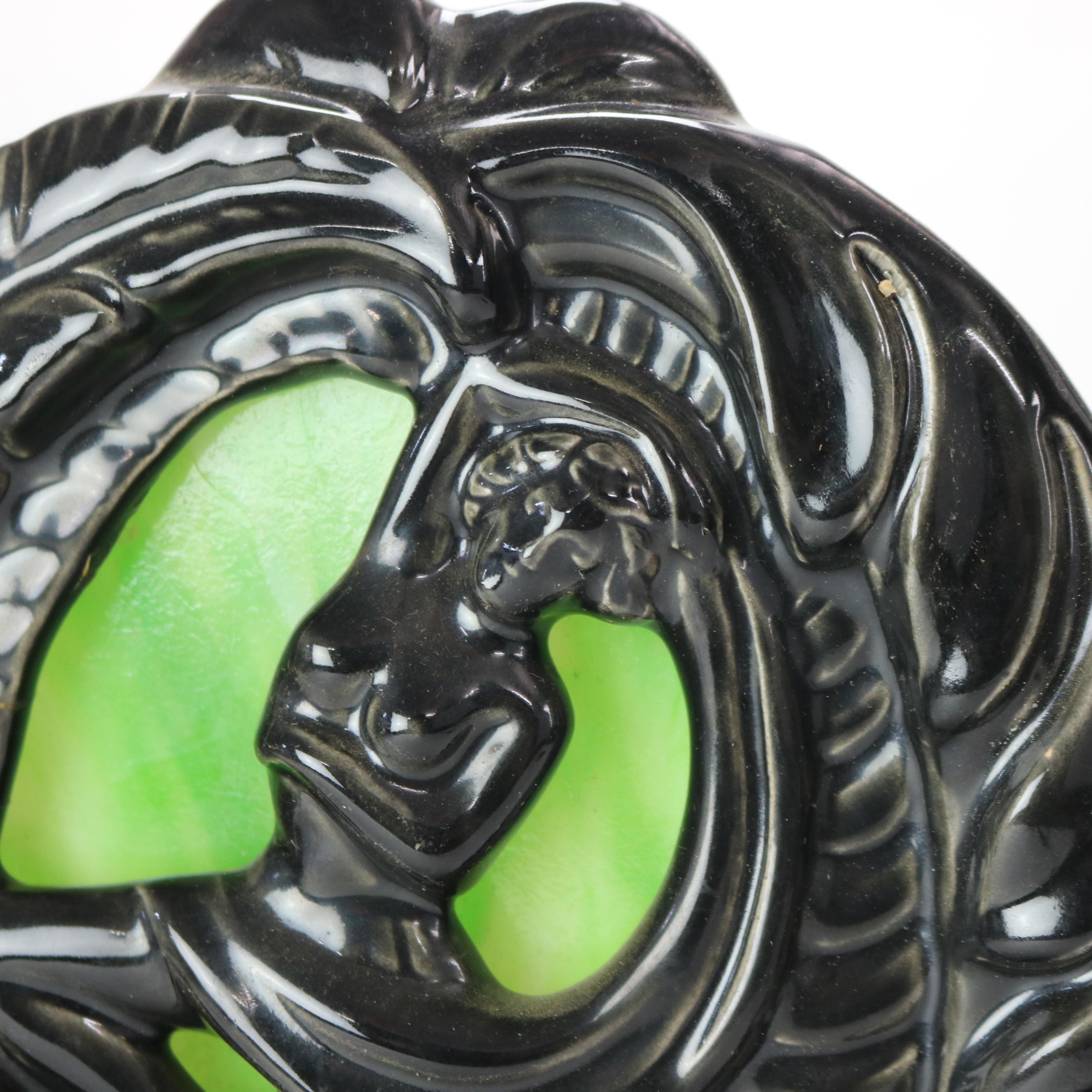 20ième siècle Lampe de table ancienne Art Deco Figural Pottery and Slag Glass C1930 en vente