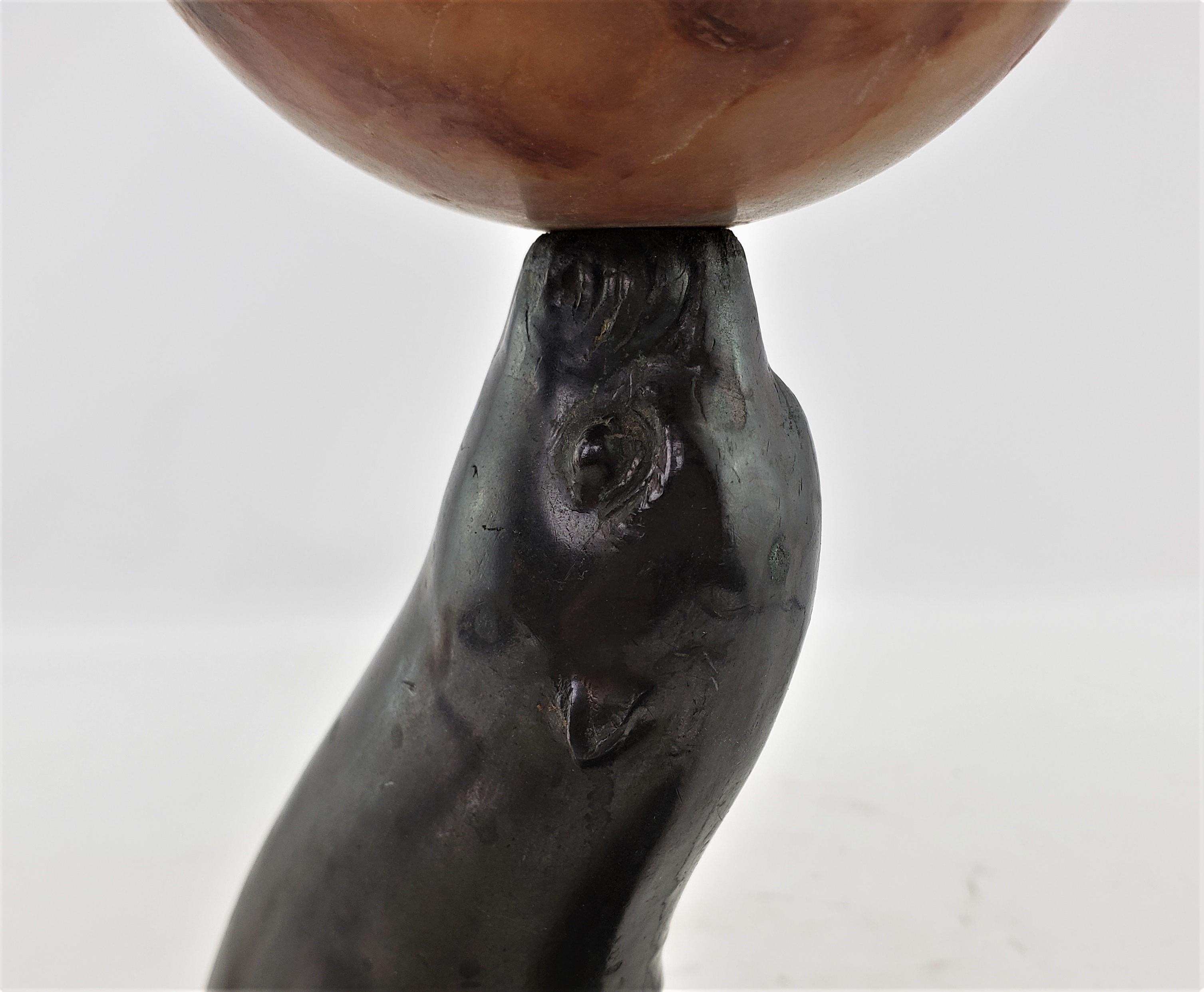 Antike Art-Déco-Tischlampe mit stilisiertem Siegel-Akzent oder beleuchteter Skulptur im Angebot 5