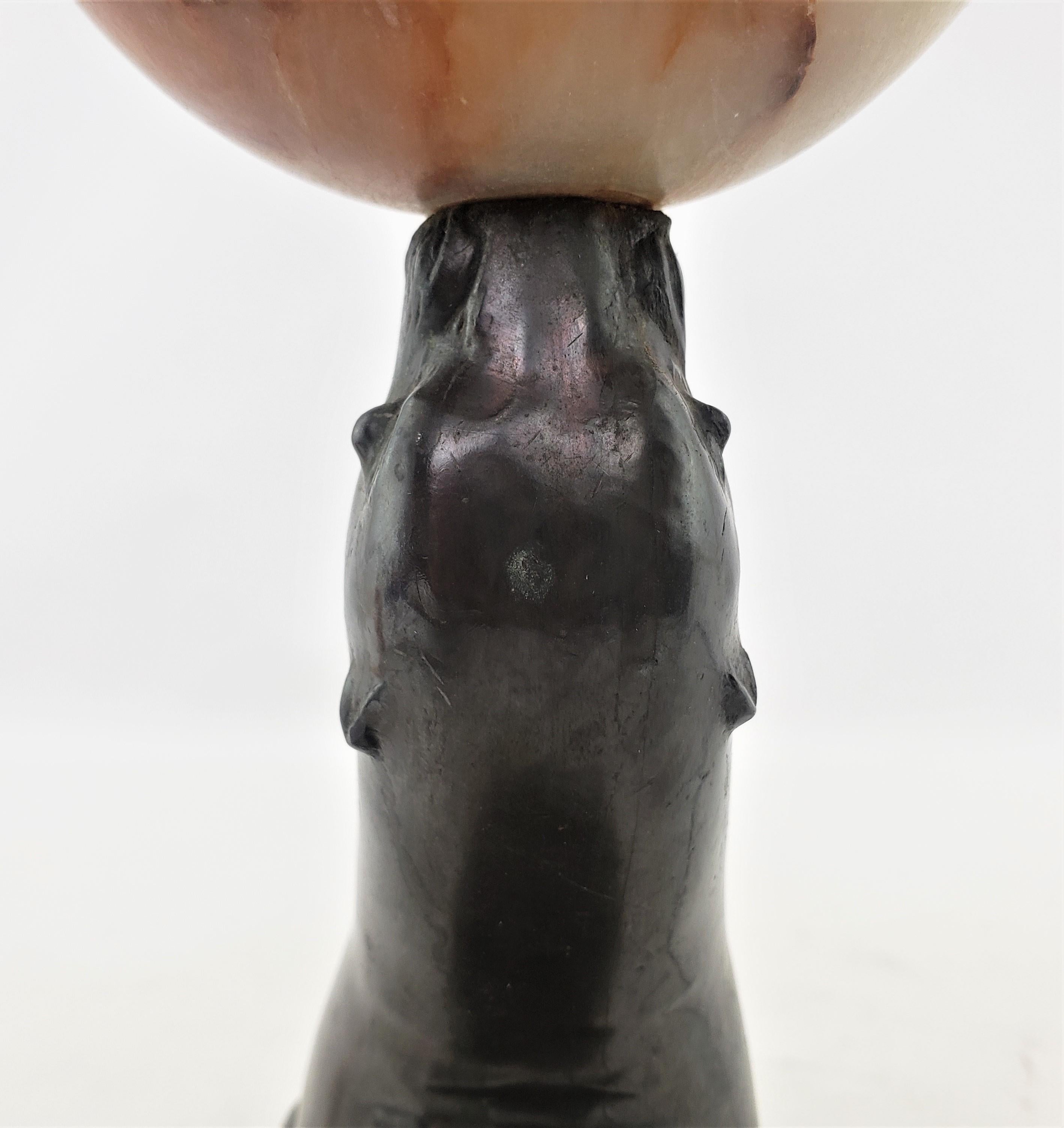 Antike Art-Déco-Tischlampe mit stilisiertem Siegel-Akzent oder beleuchteter Skulptur im Angebot 6