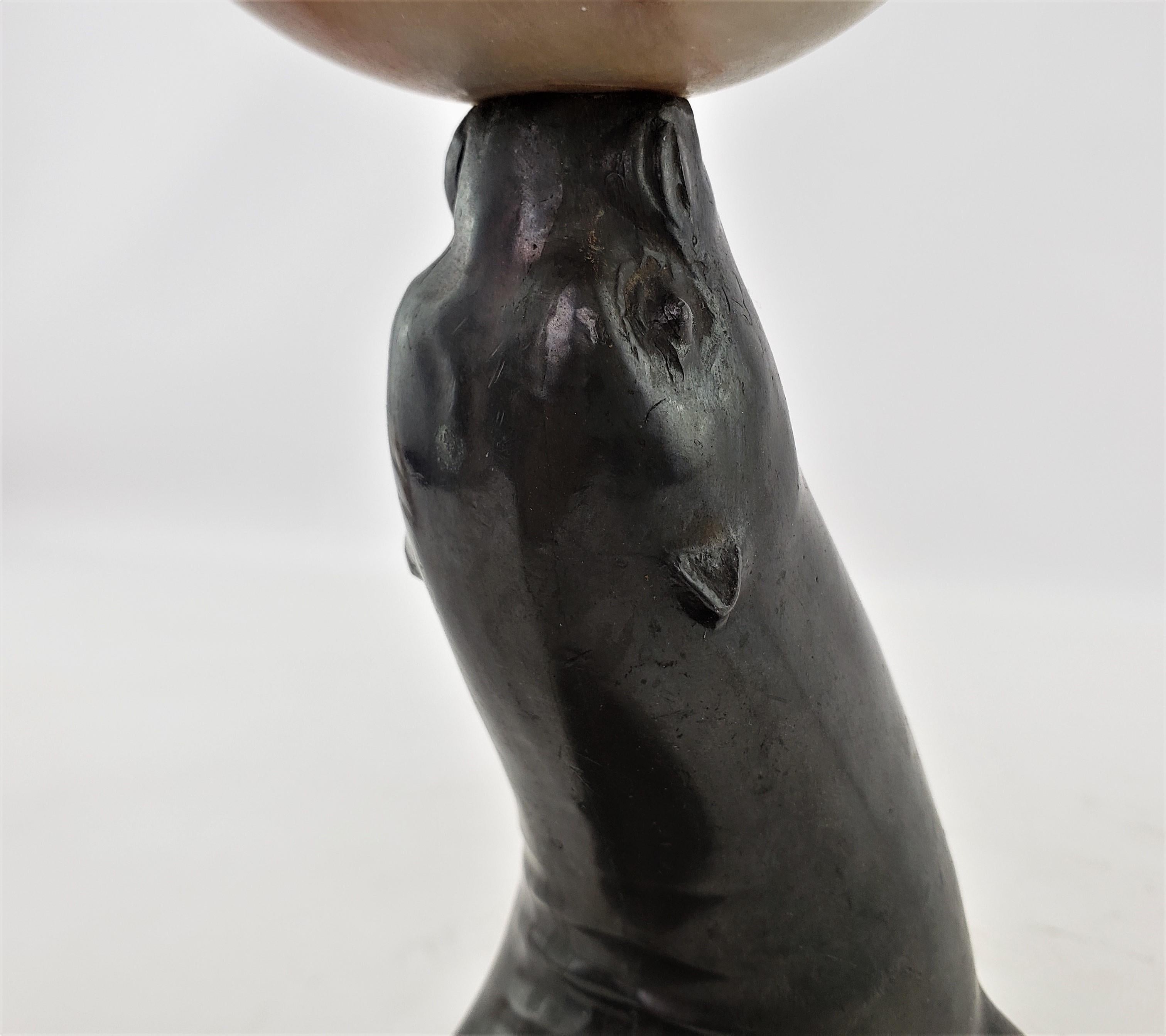 Antike Art-Déco-Tischlampe mit stilisiertem Siegel-Akzent oder beleuchteter Skulptur im Angebot 7