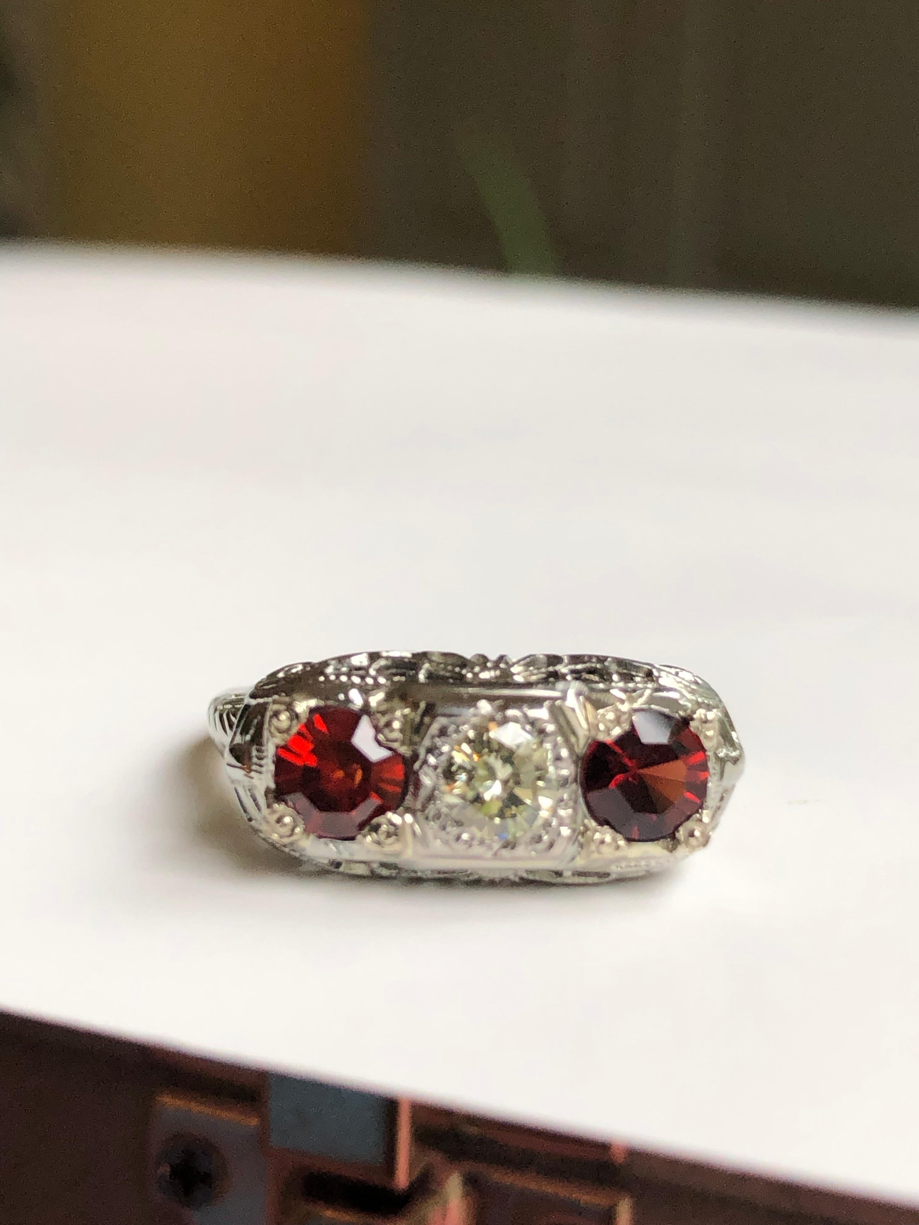 Round Cut Art Deco Style Filigree 3-Stone Diamond Spinel Ring 18 Karat For Sale