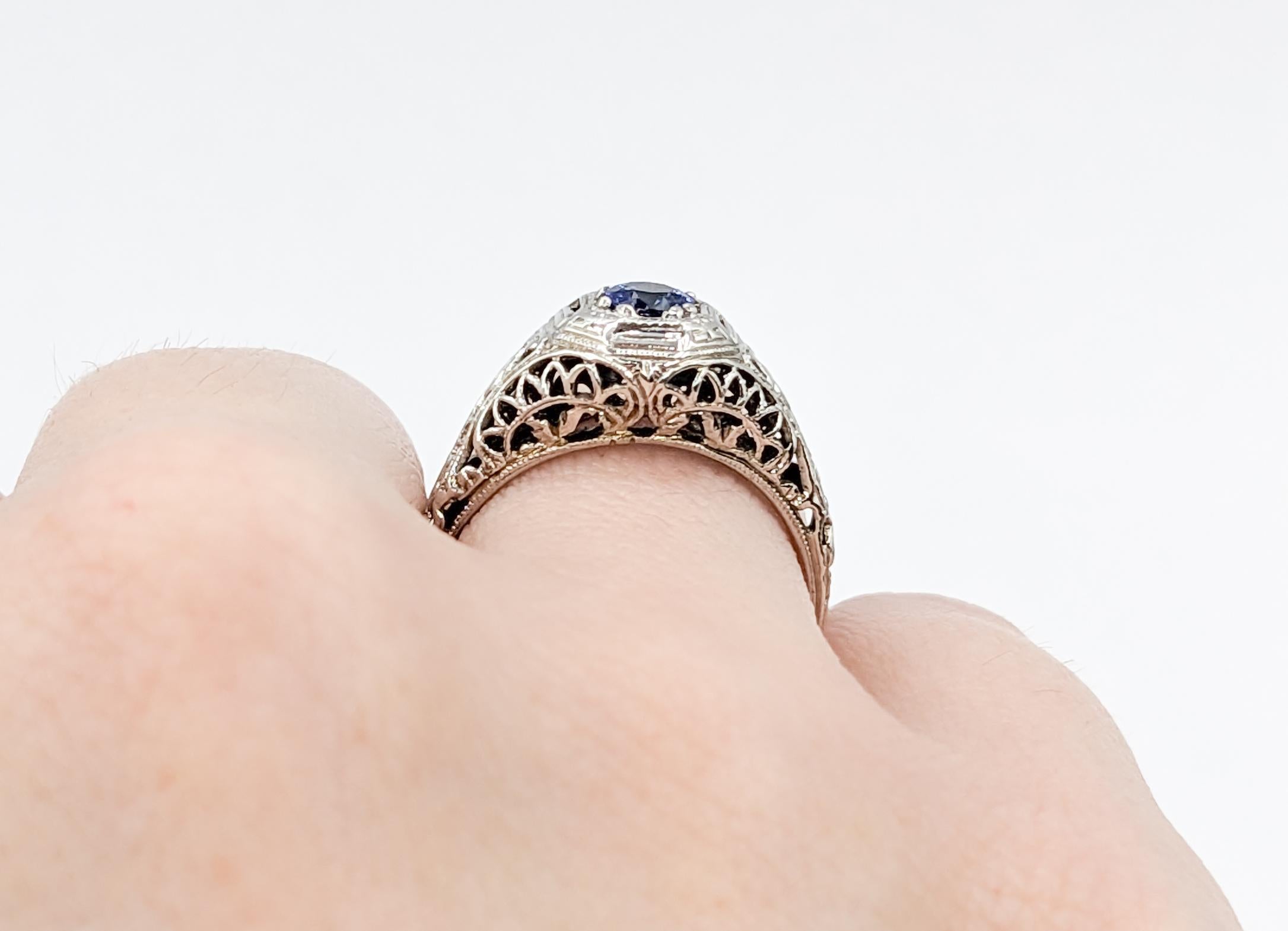 Antique Art Deco Filigree Sapphire Ring 18kt White Gold For Sale 5