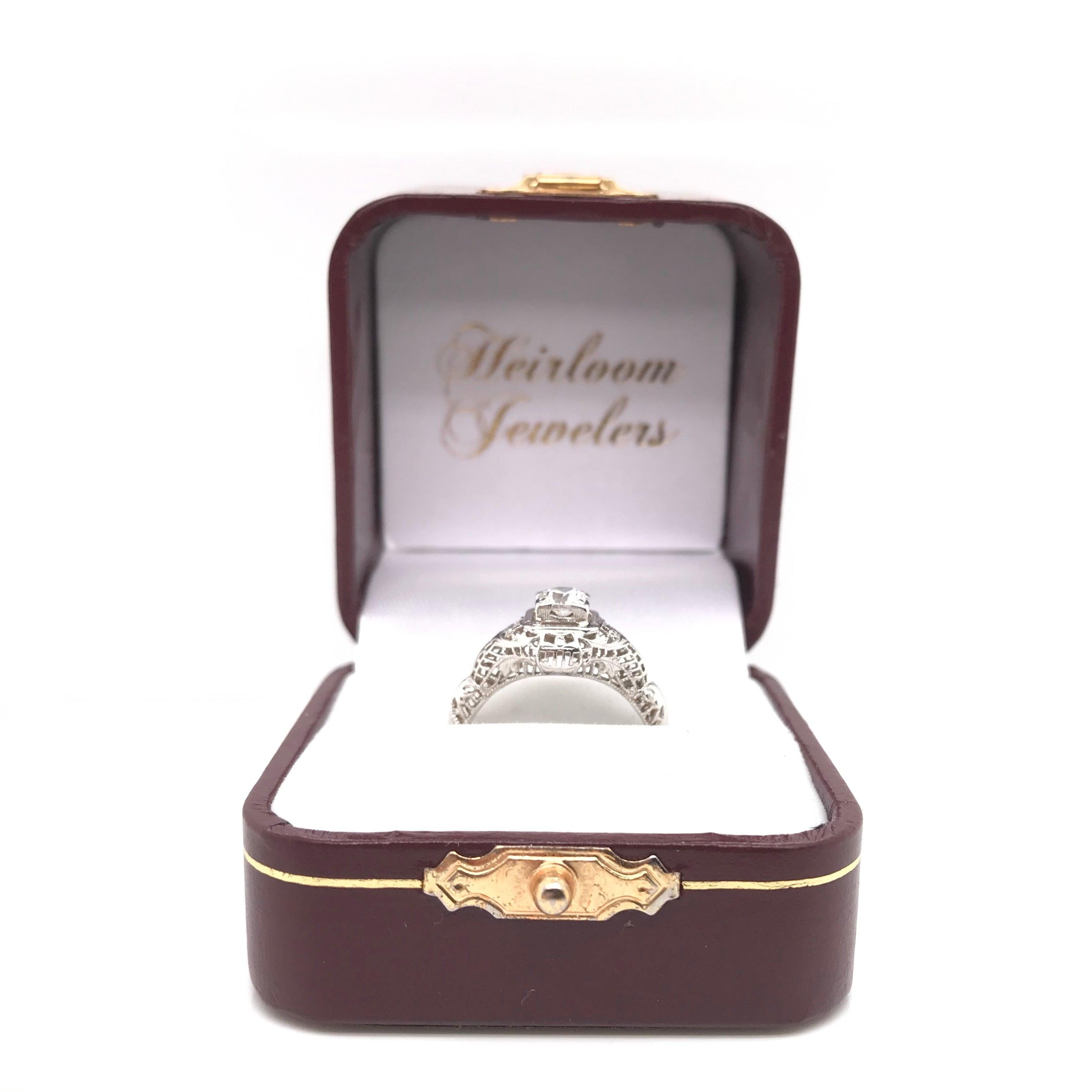 Antiguo Anillo de Diamantes Estilo Solitario Art Decó Filigrana en venta 5