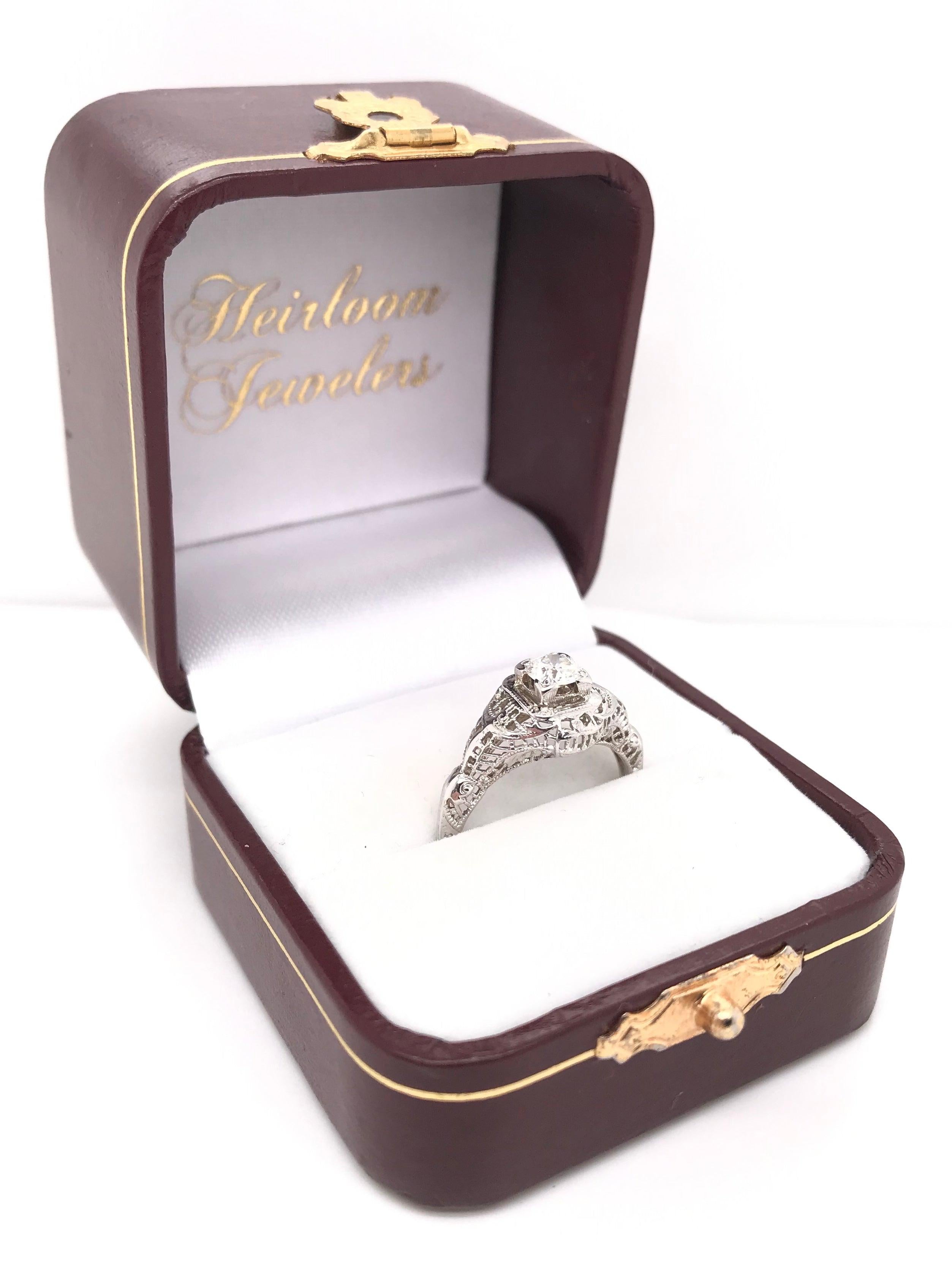 Antiguo Anillo de Diamantes Estilo Solitario Art Decó Filigrana en venta 6