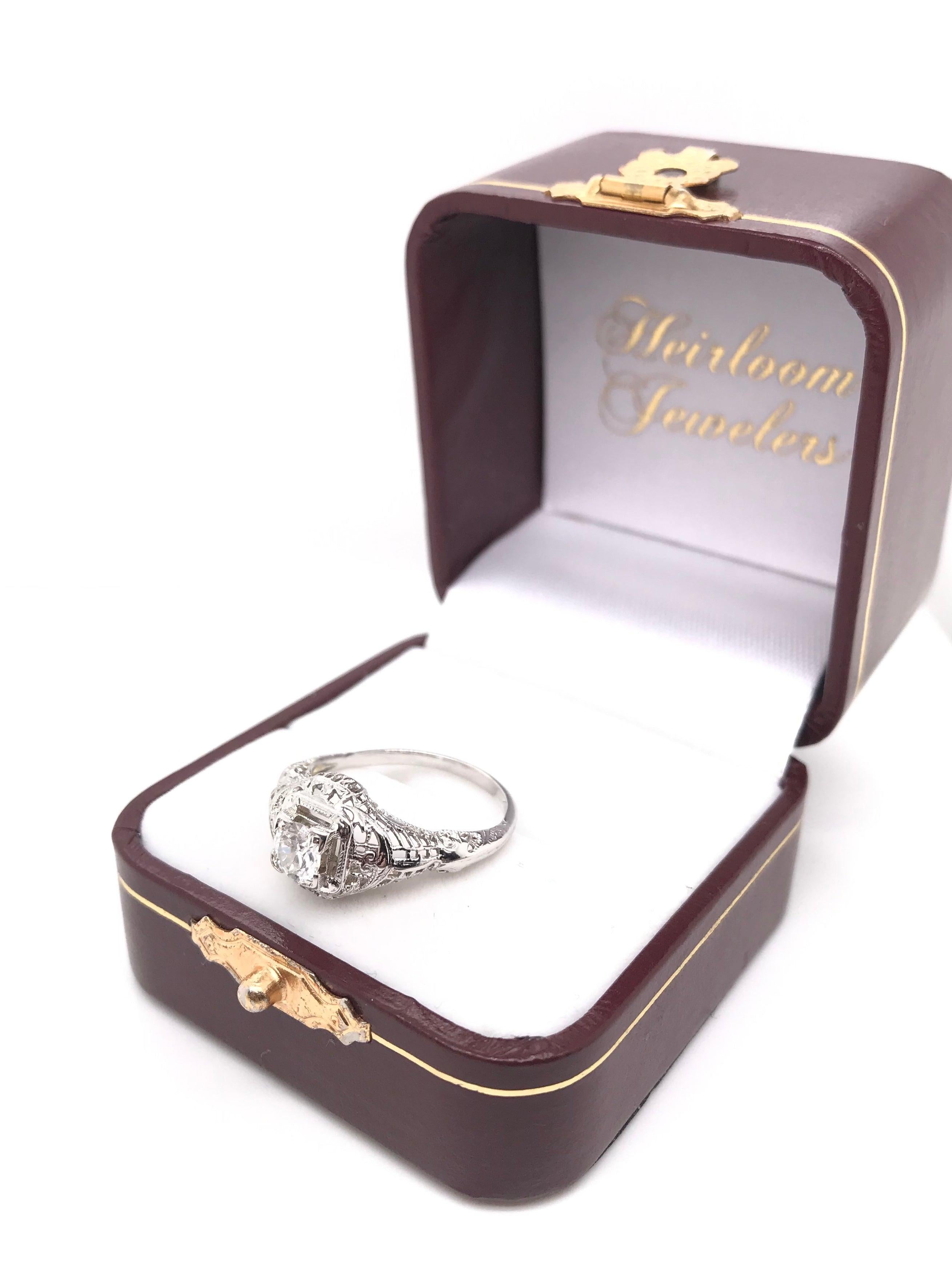 Antiguo Anillo de Diamantes Estilo Solitario Art Decó Filigrana en venta 9