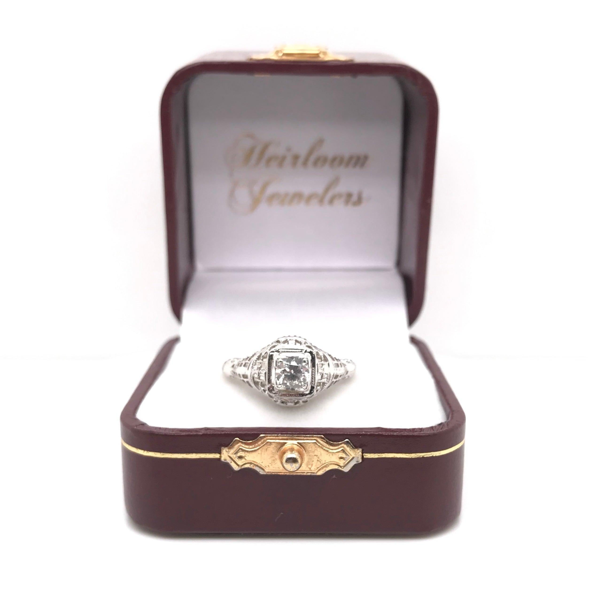 Antiguo Anillo de Diamantes Estilo Solitario Art Decó Filigrana en venta 10