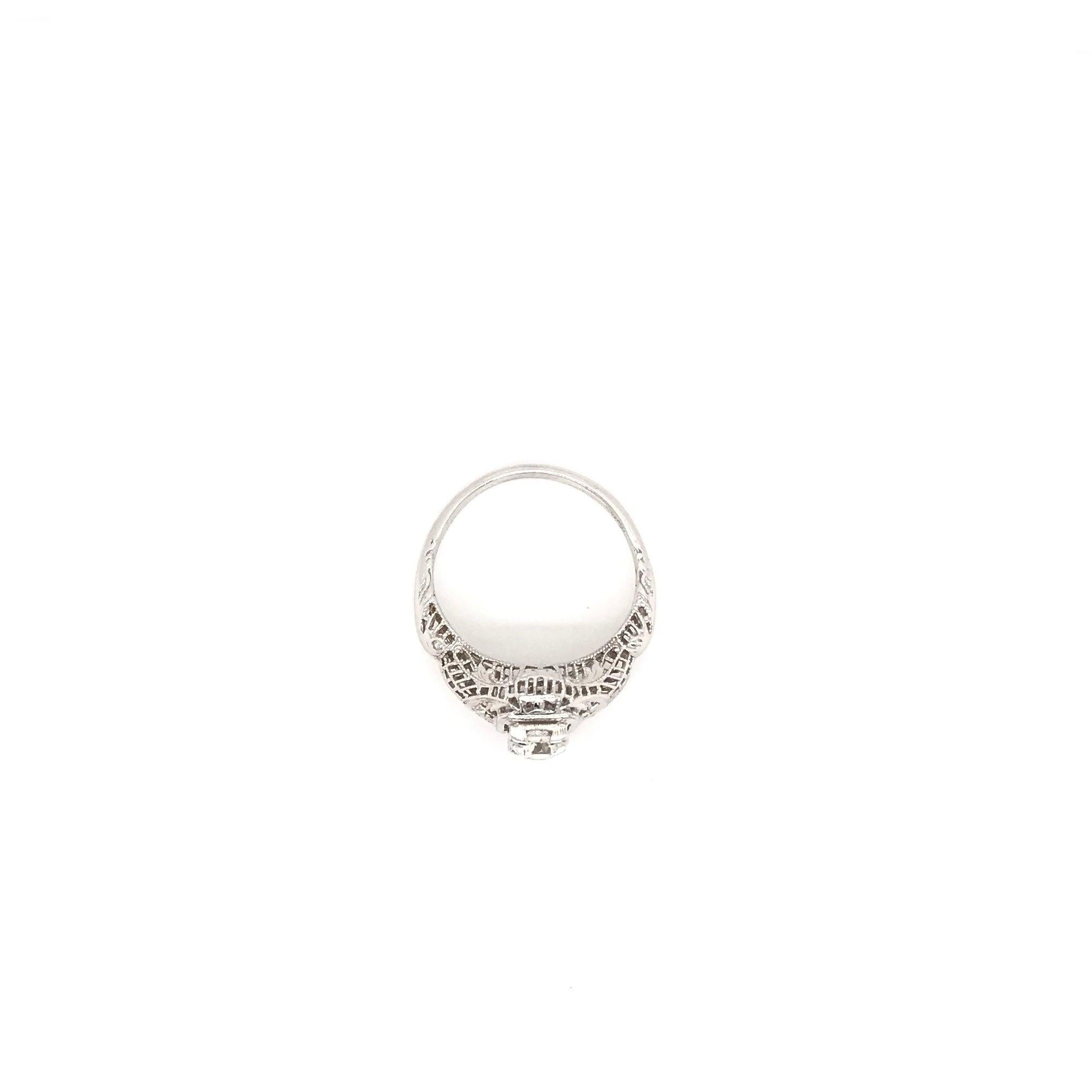 Antiguo Anillo de Diamantes Estilo Solitario Art Decó Filigrana en venta 2