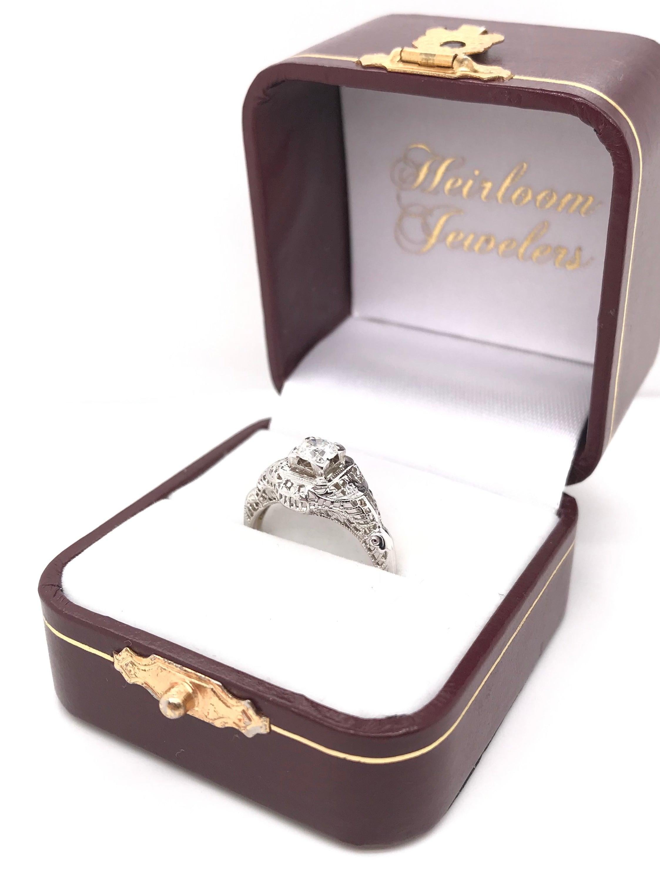Antiguo Anillo de Diamantes Estilo Solitario Art Decó Filigrana en venta 4