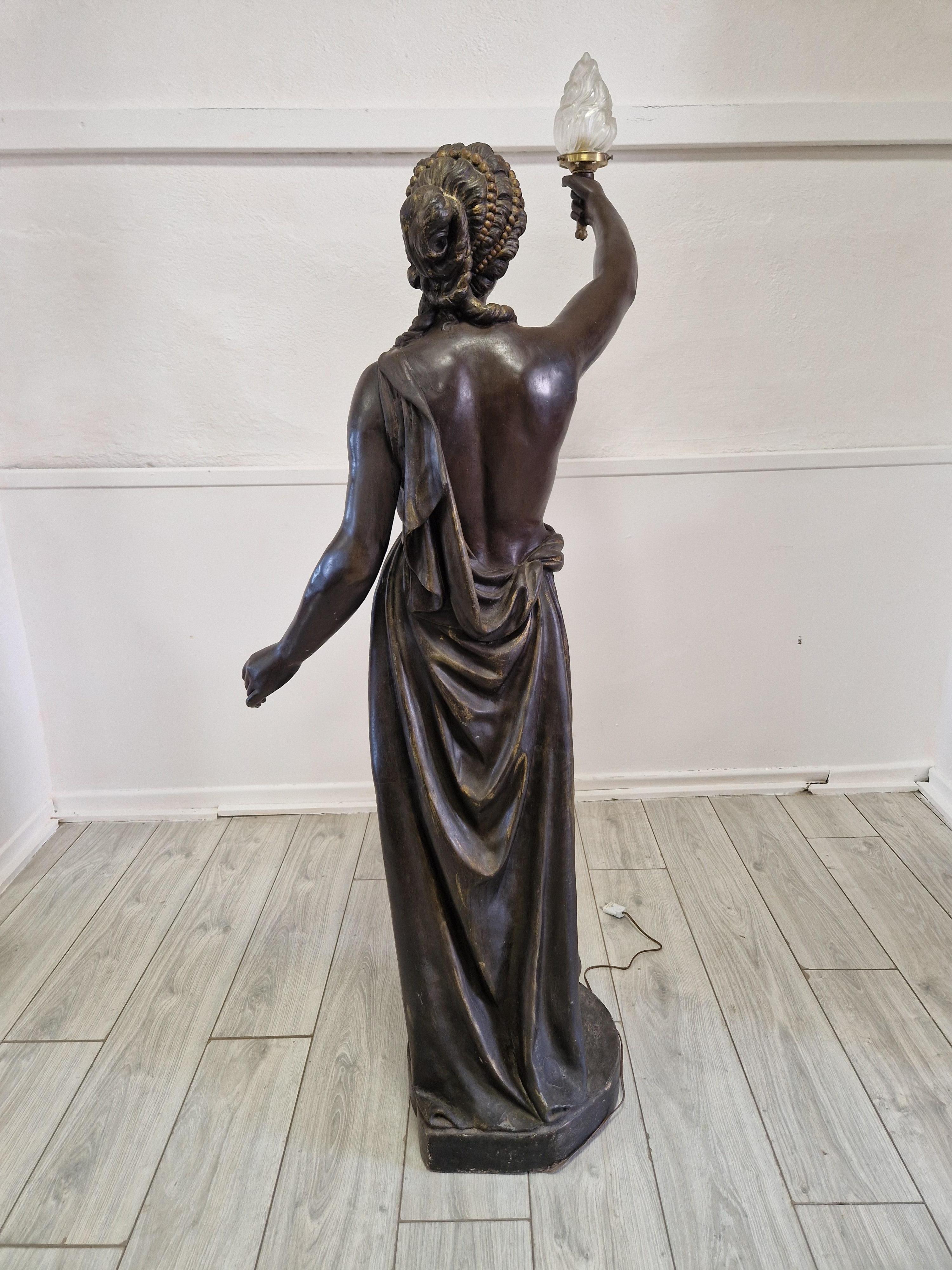 Antike Art Deco Stehlampe Lebensgröße weibliche Skulptur im Angebot 3