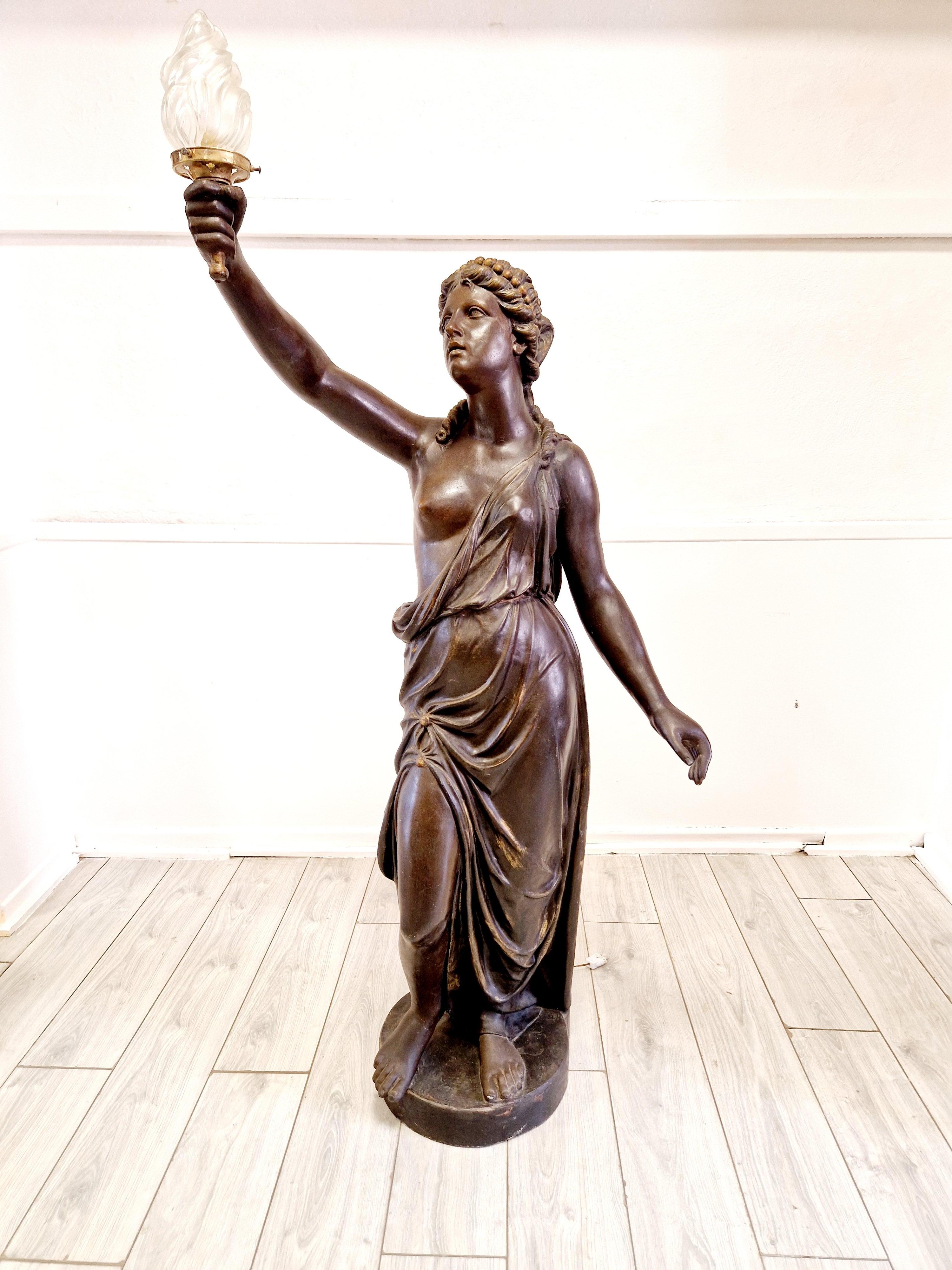 Antike Art Deco Stehlampe Lebensgröße weibliche Skulptur im Angebot 4