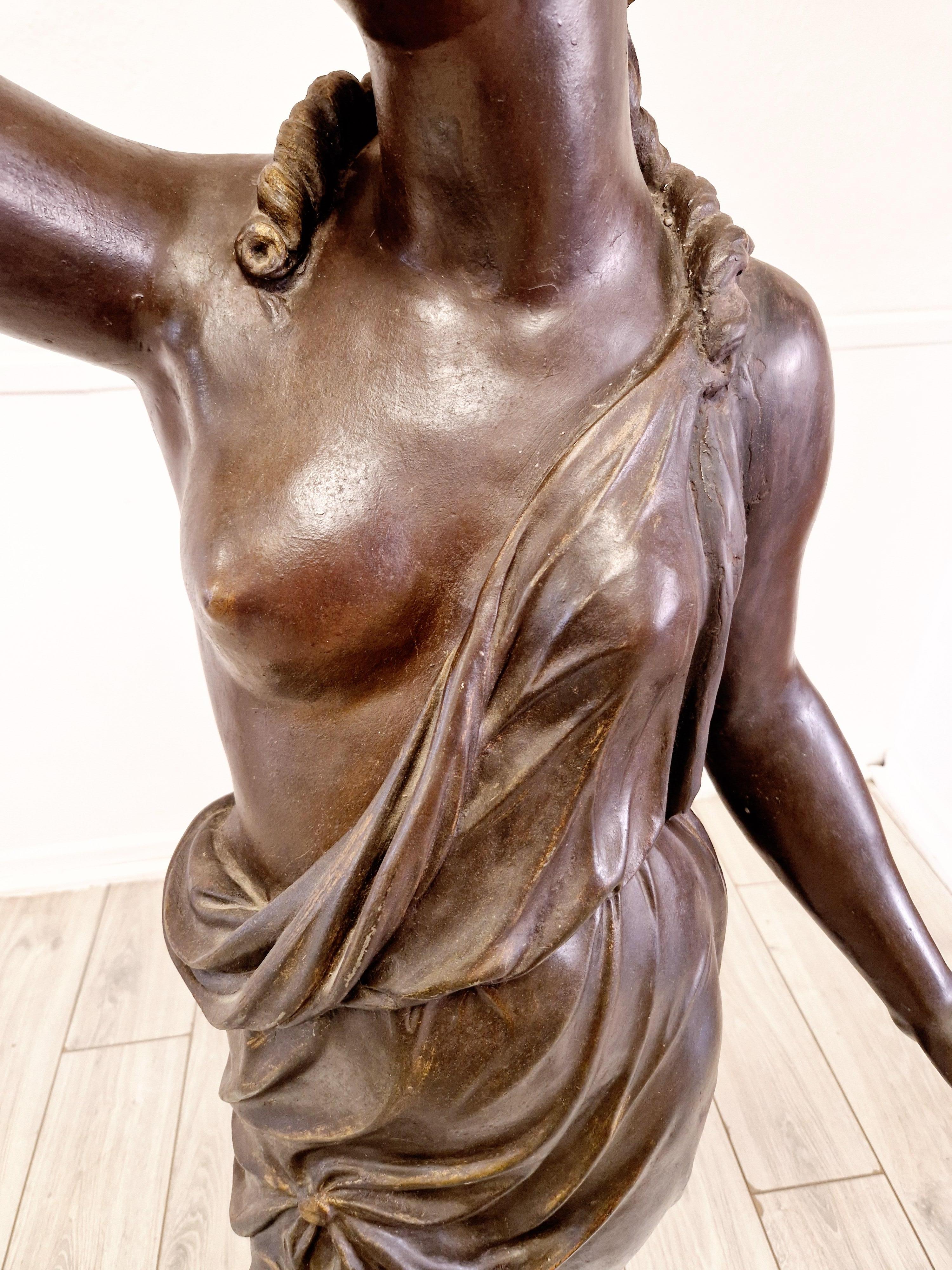 Antike Art Deco Stehlampe Lebensgröße weibliche Skulptur (Geschnitzt) im Angebot