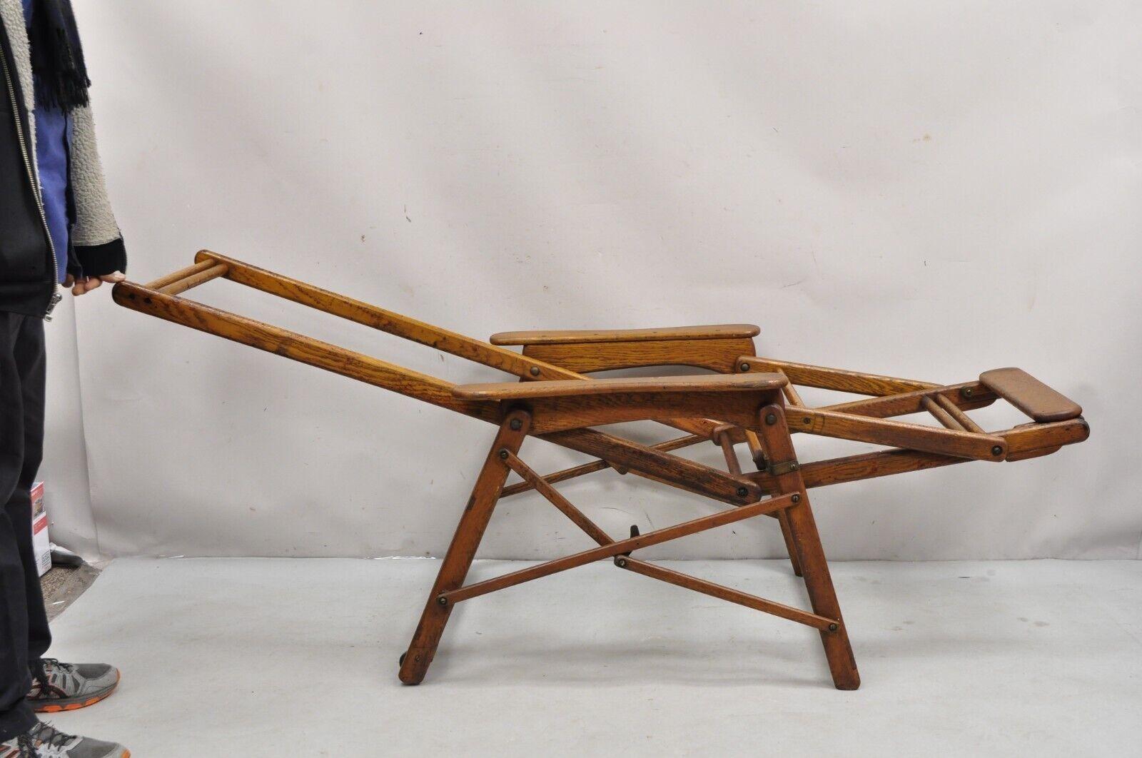 Antique Art Deco Folding Oak Wood Steamer Ship Reclining Deck Chair by Lloyd's In Good Condition For Sale In Philadelphia, PA